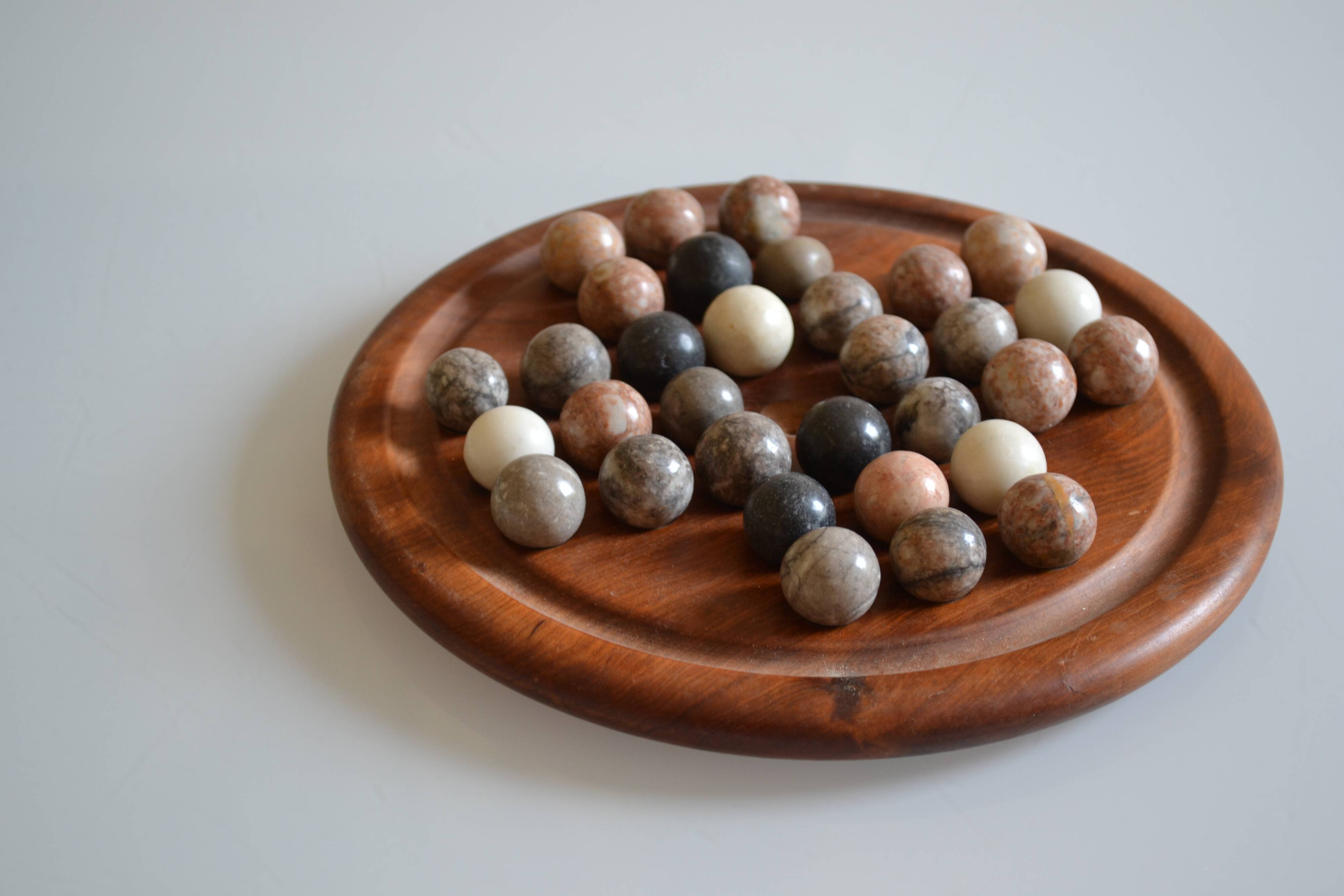 Solitaire game in exotic wood and semi-precious stones