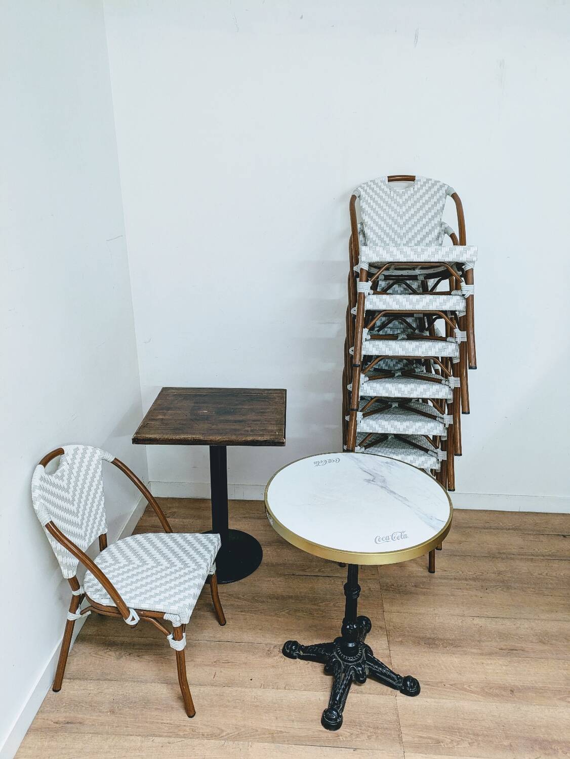 Table bistrot en bois et fer