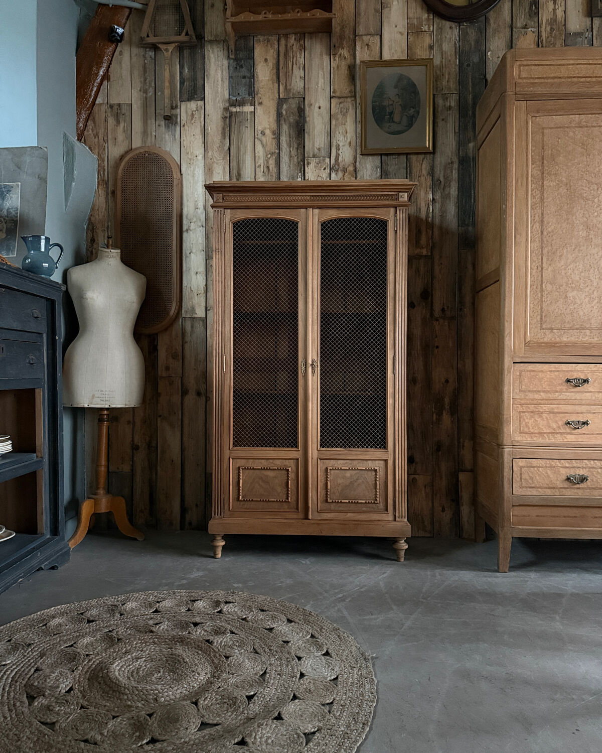 Old library with grilles (renovated)