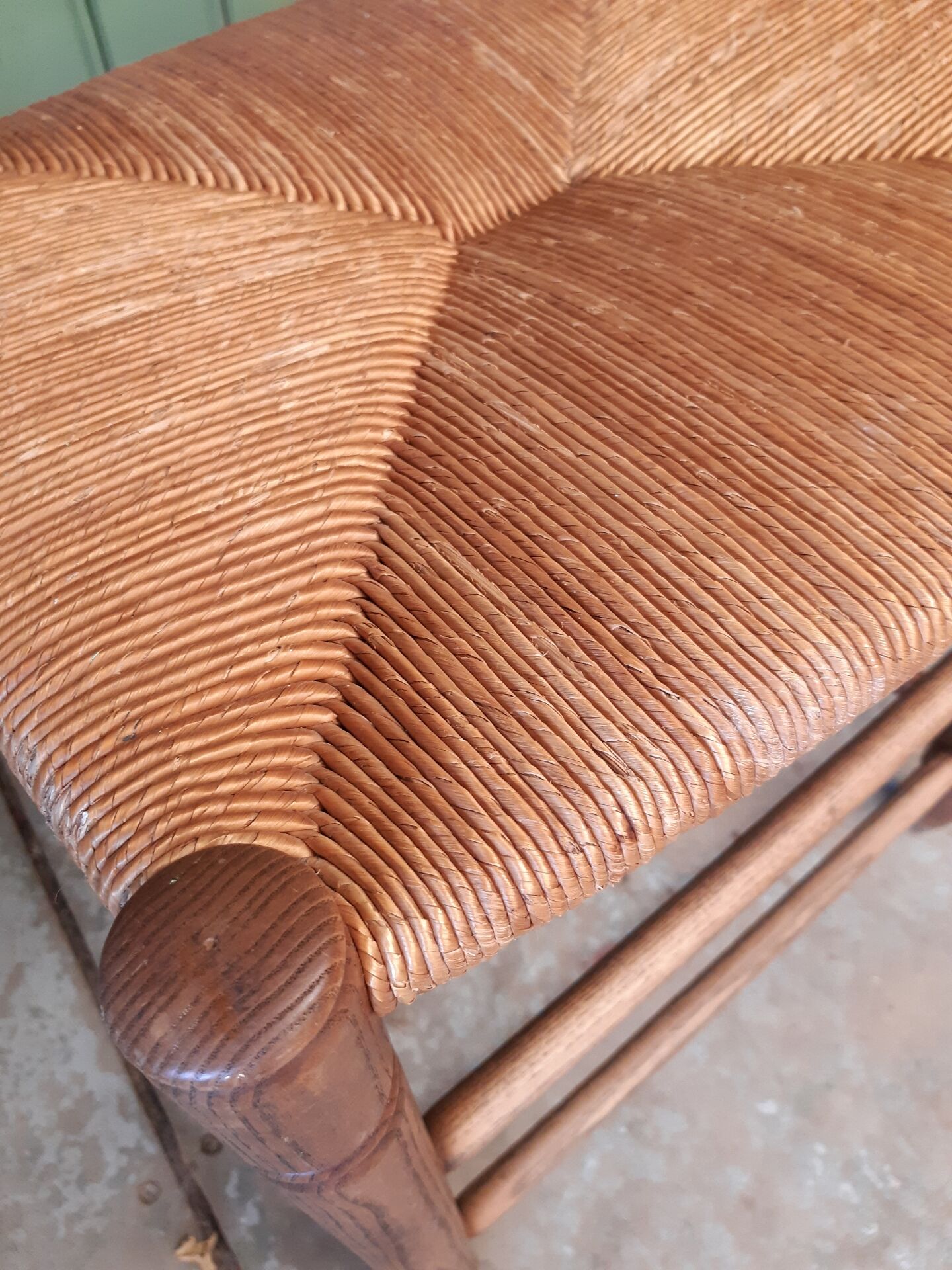 Paire de chaises paillées champêtres.