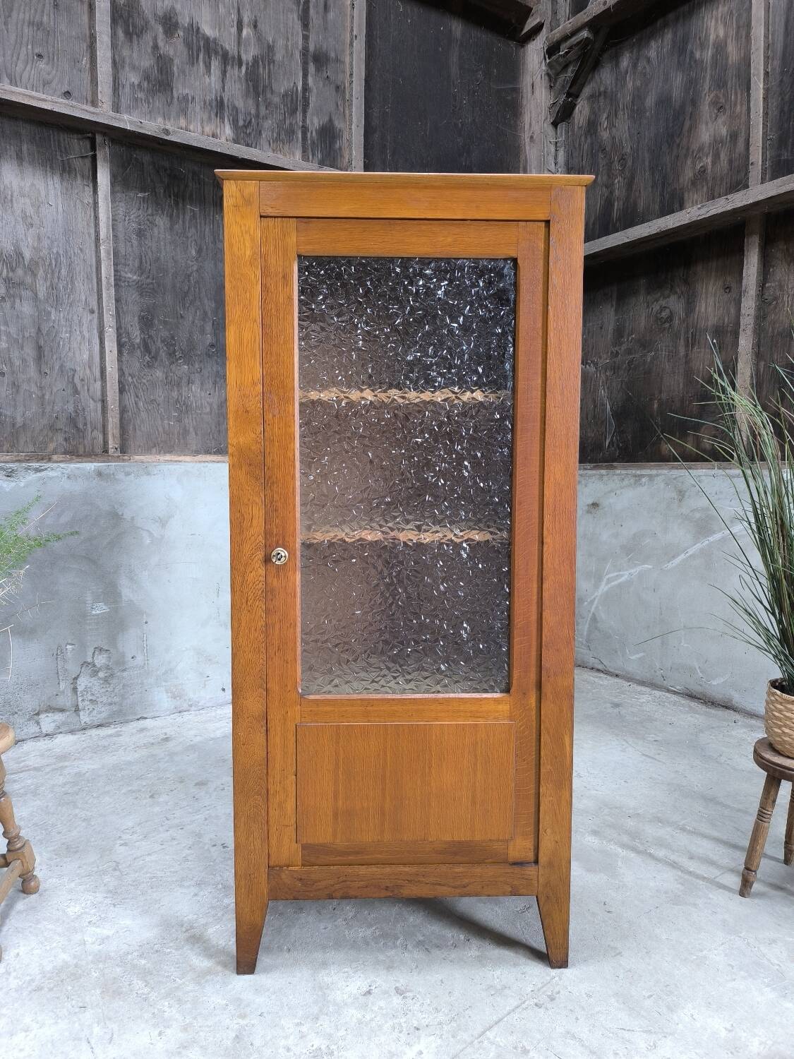 Armoire parisienne vitrée