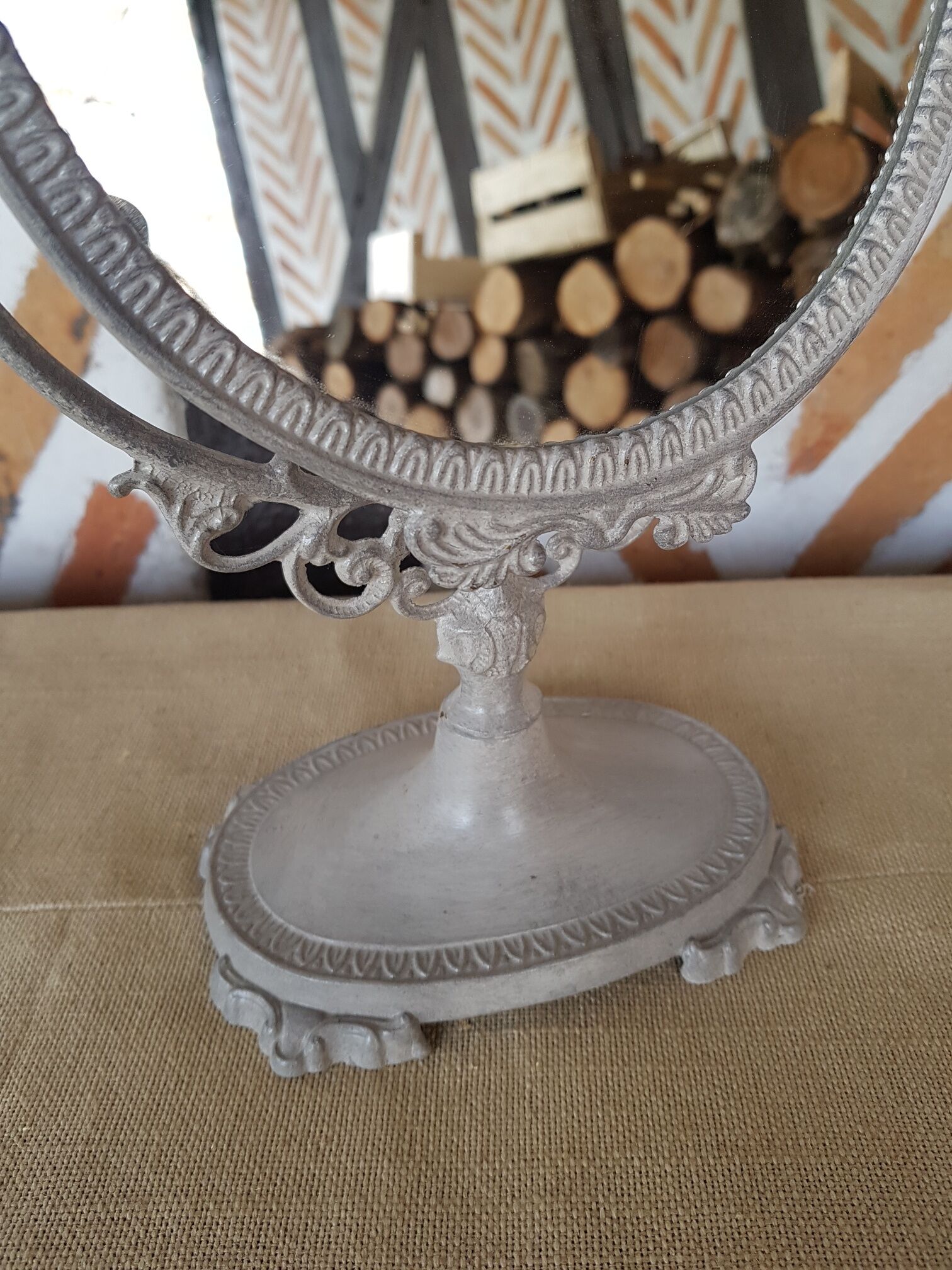 Linen patinated table pscyche mirror
