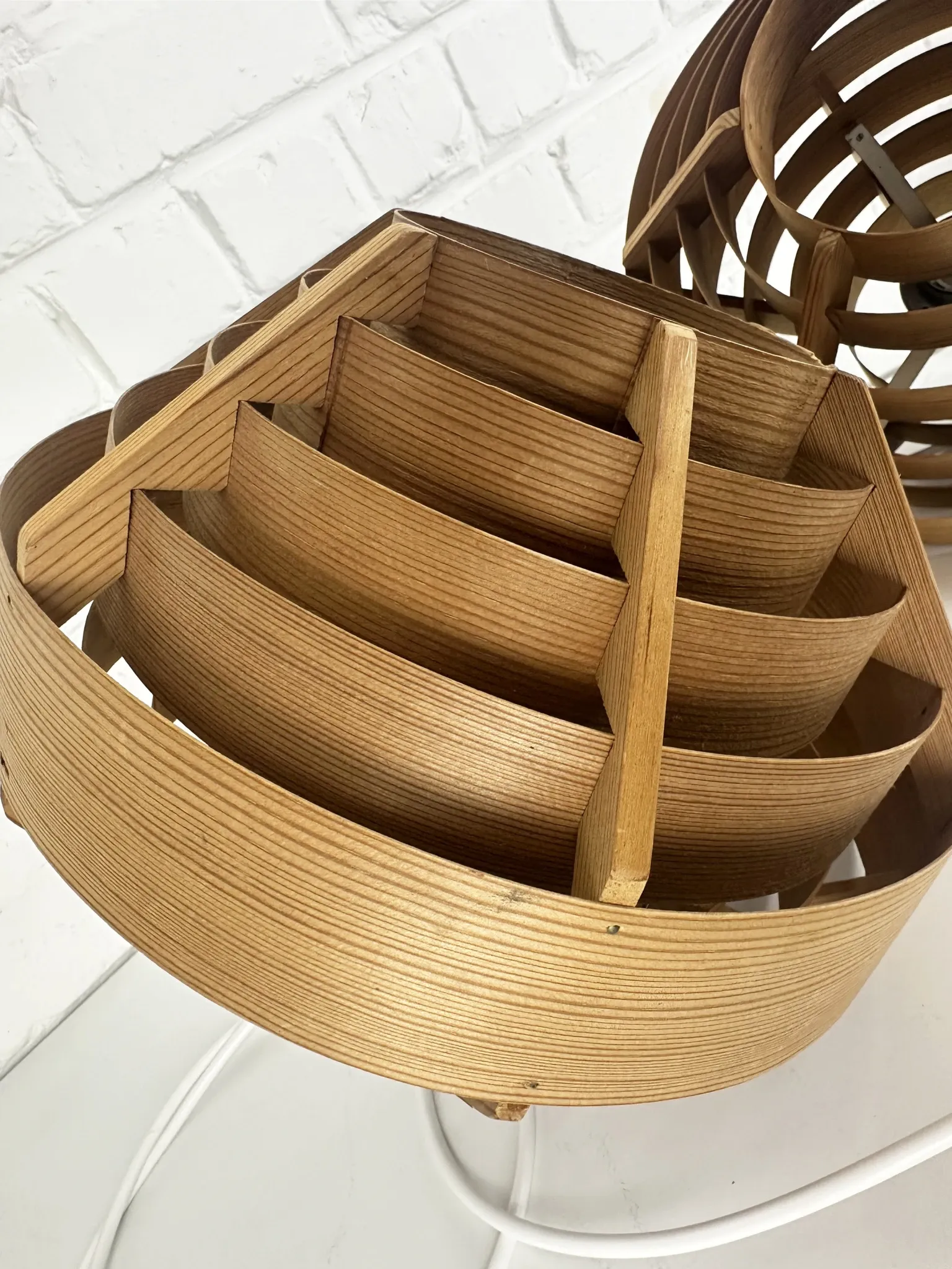 Pair of Hans-Agne Jakobsson pendant lights in pine veneer – AB Ellysett