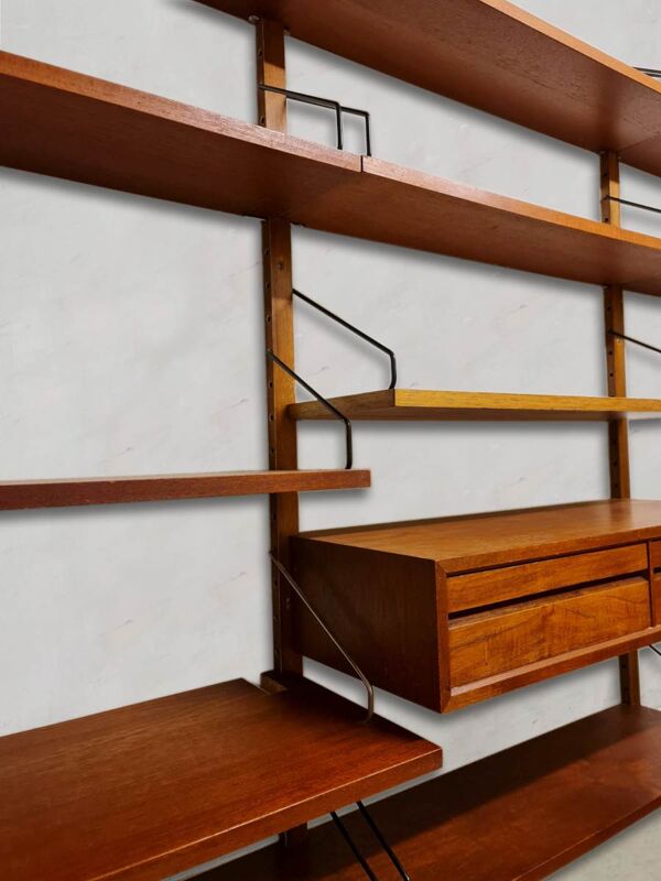Étagère Murale Modulaire Design danois Du milieu Du Siècle Poul Cadovius