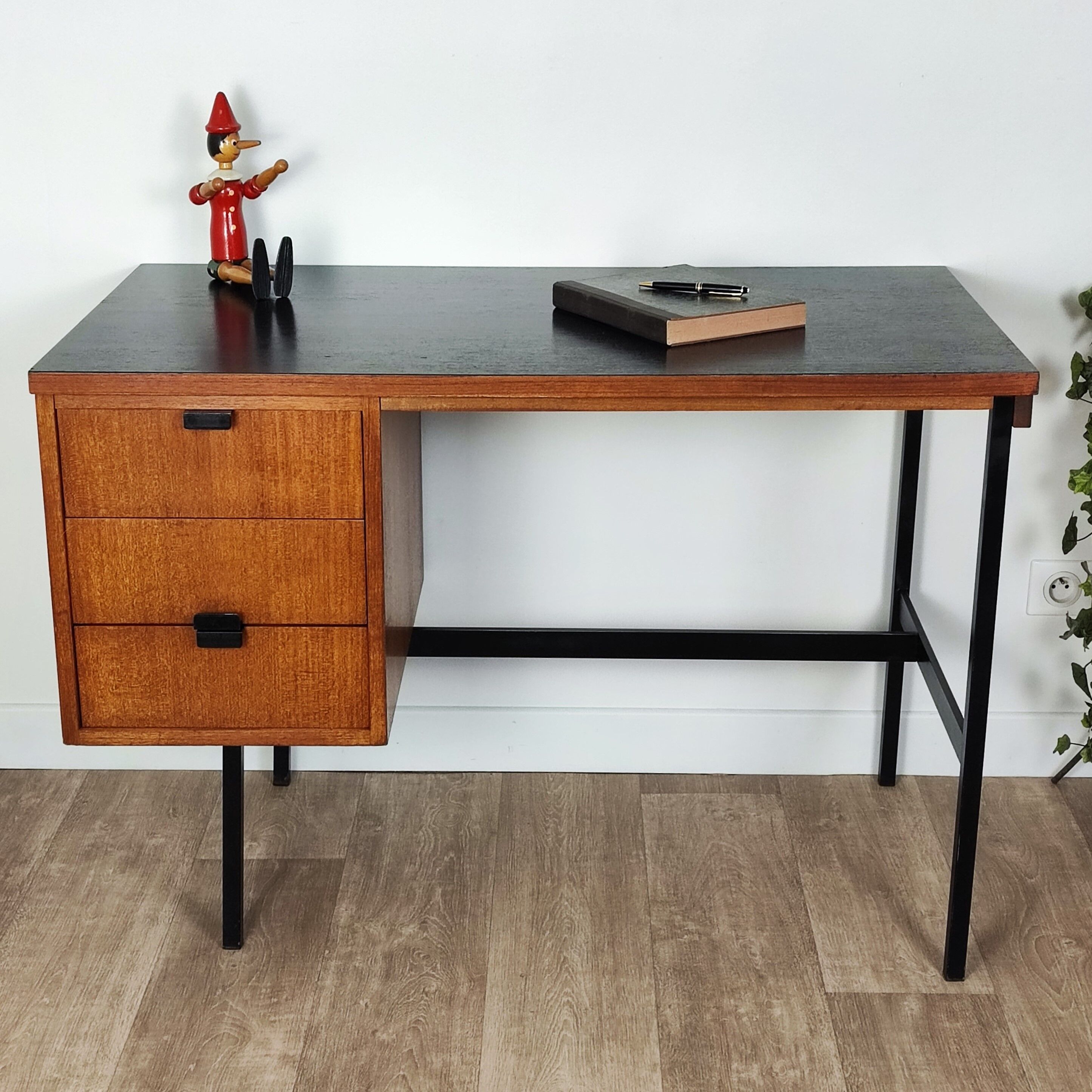 Jacques Hitier desk
