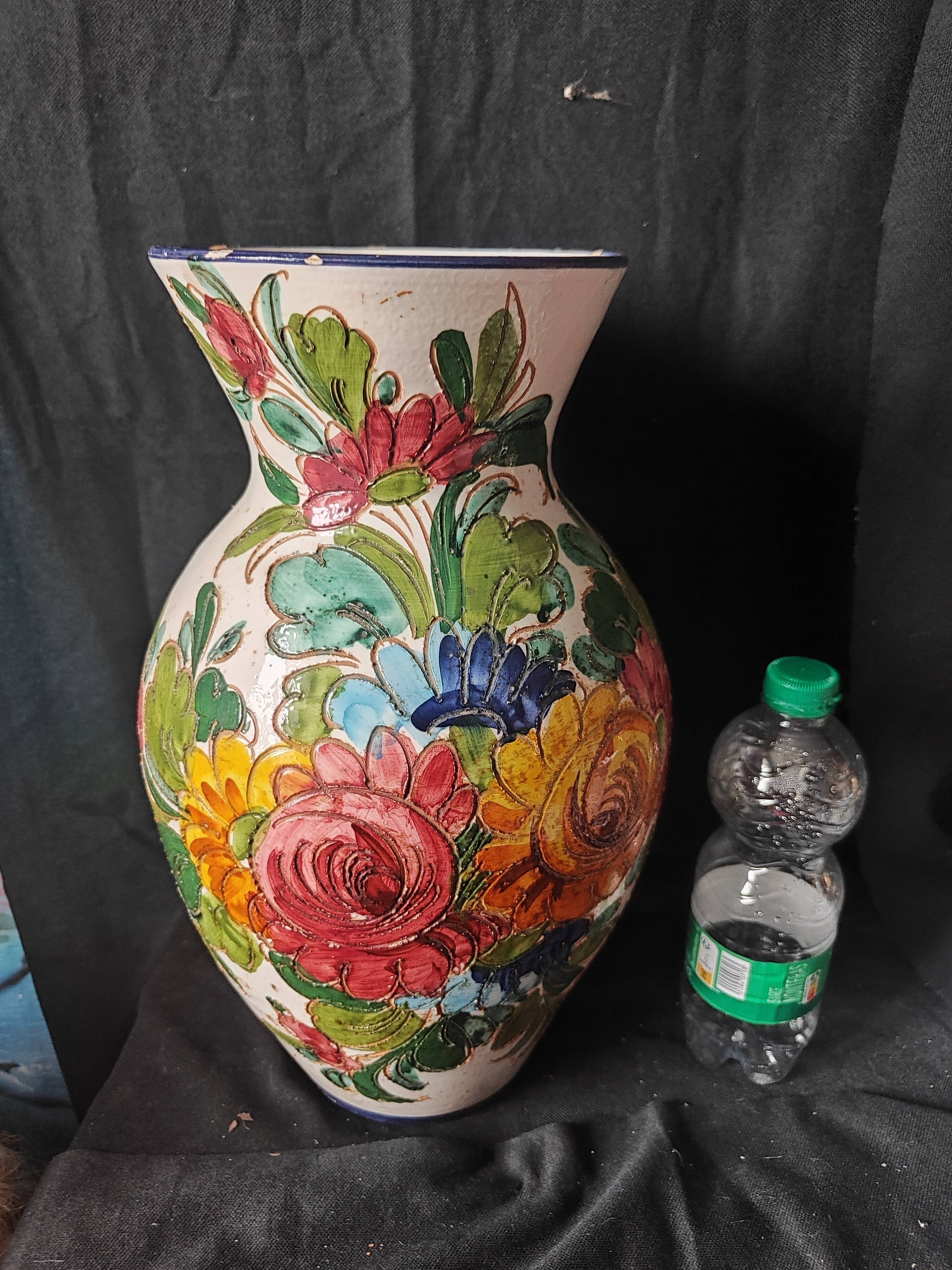 Mega vase in Vallauris Old flowers