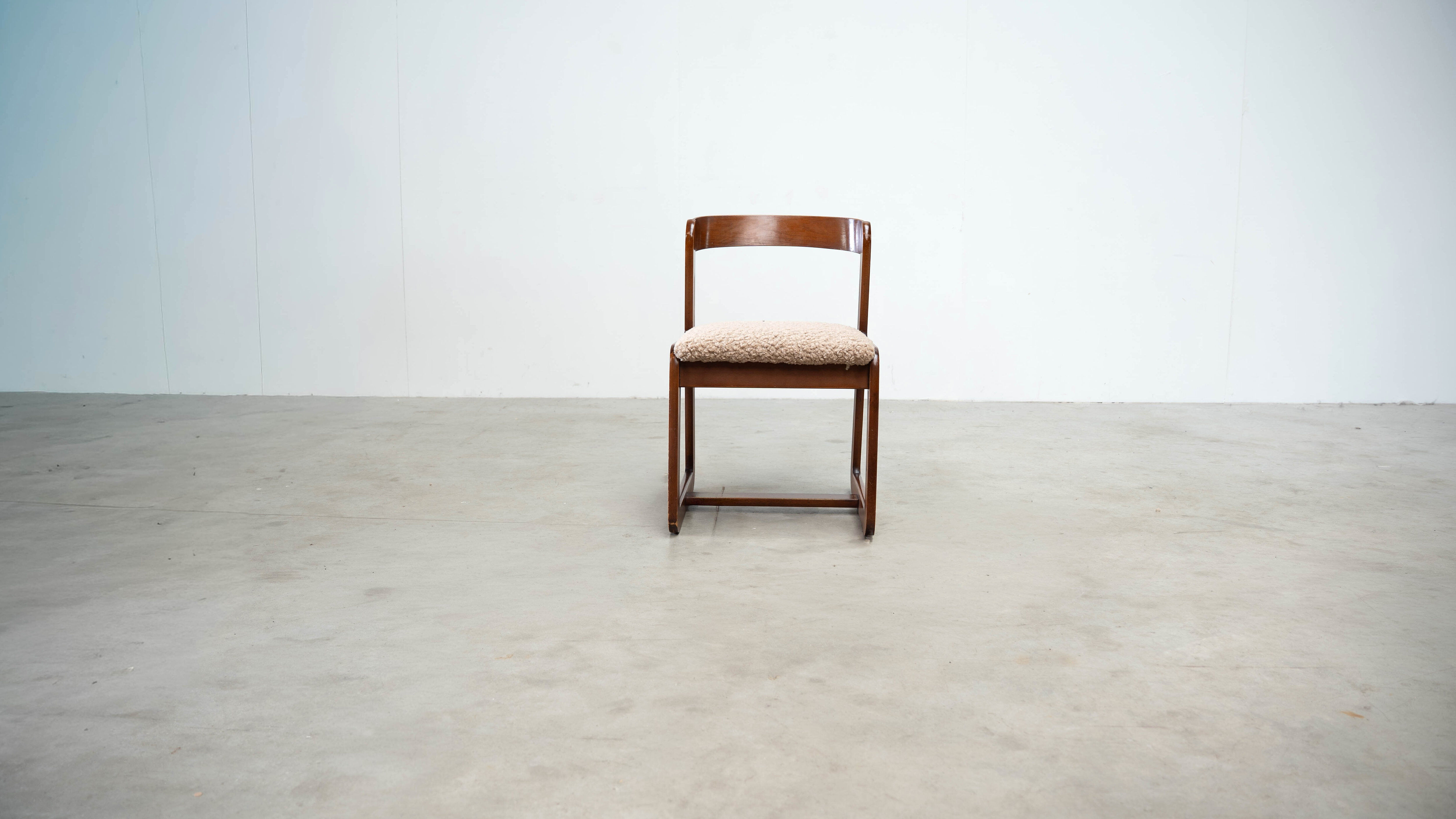 Ensemble de six chaises de salle à manger italiennes