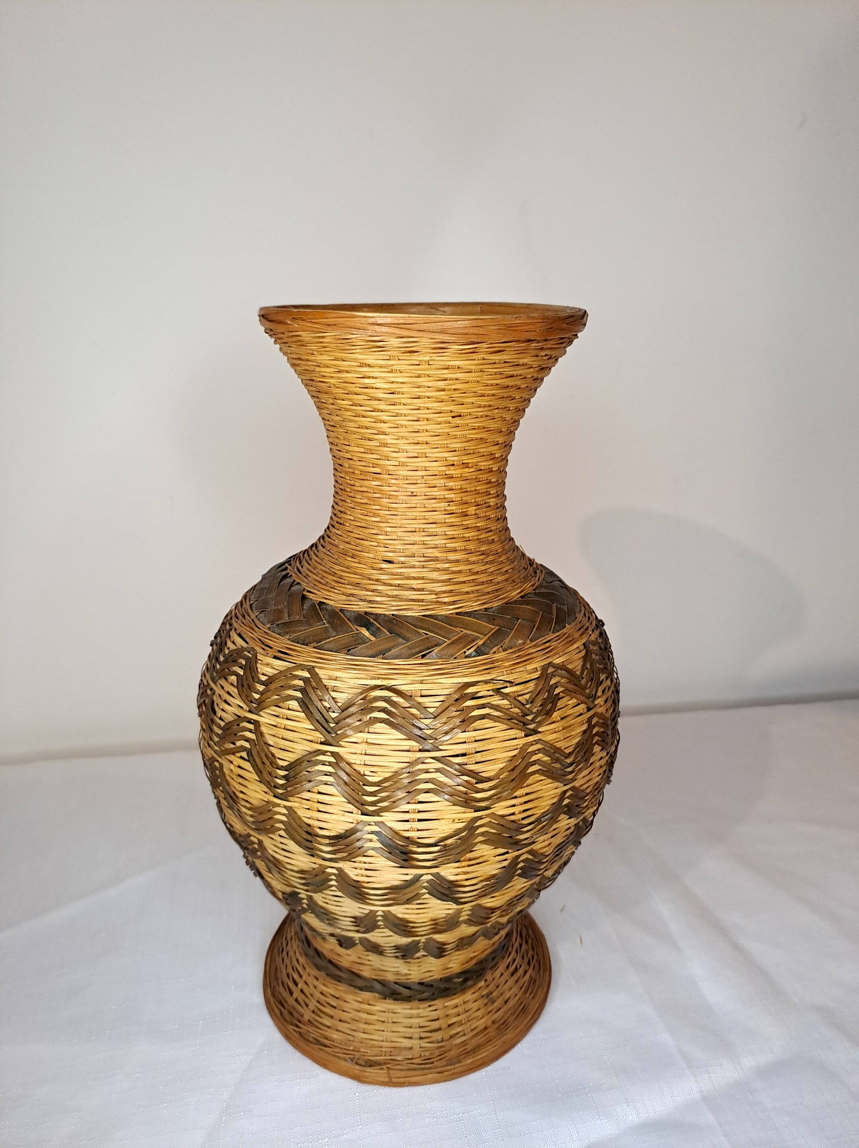 Woven rattan & ceramic vase – handcrafted decorative piece