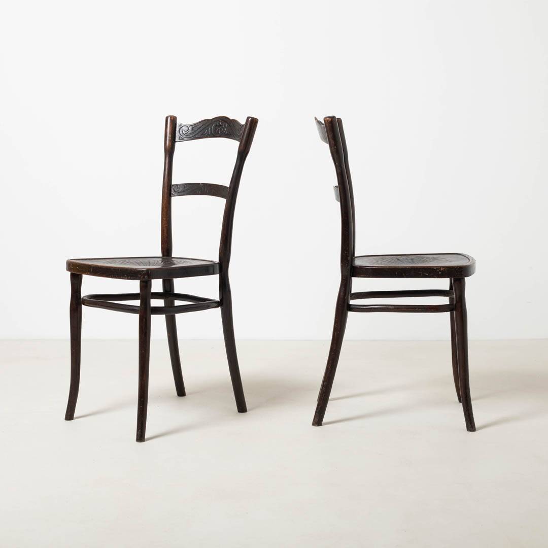 Paire de chaises de café / salle à manger en bois courbé antiques par J&J Kohn, Autriche, vers 1