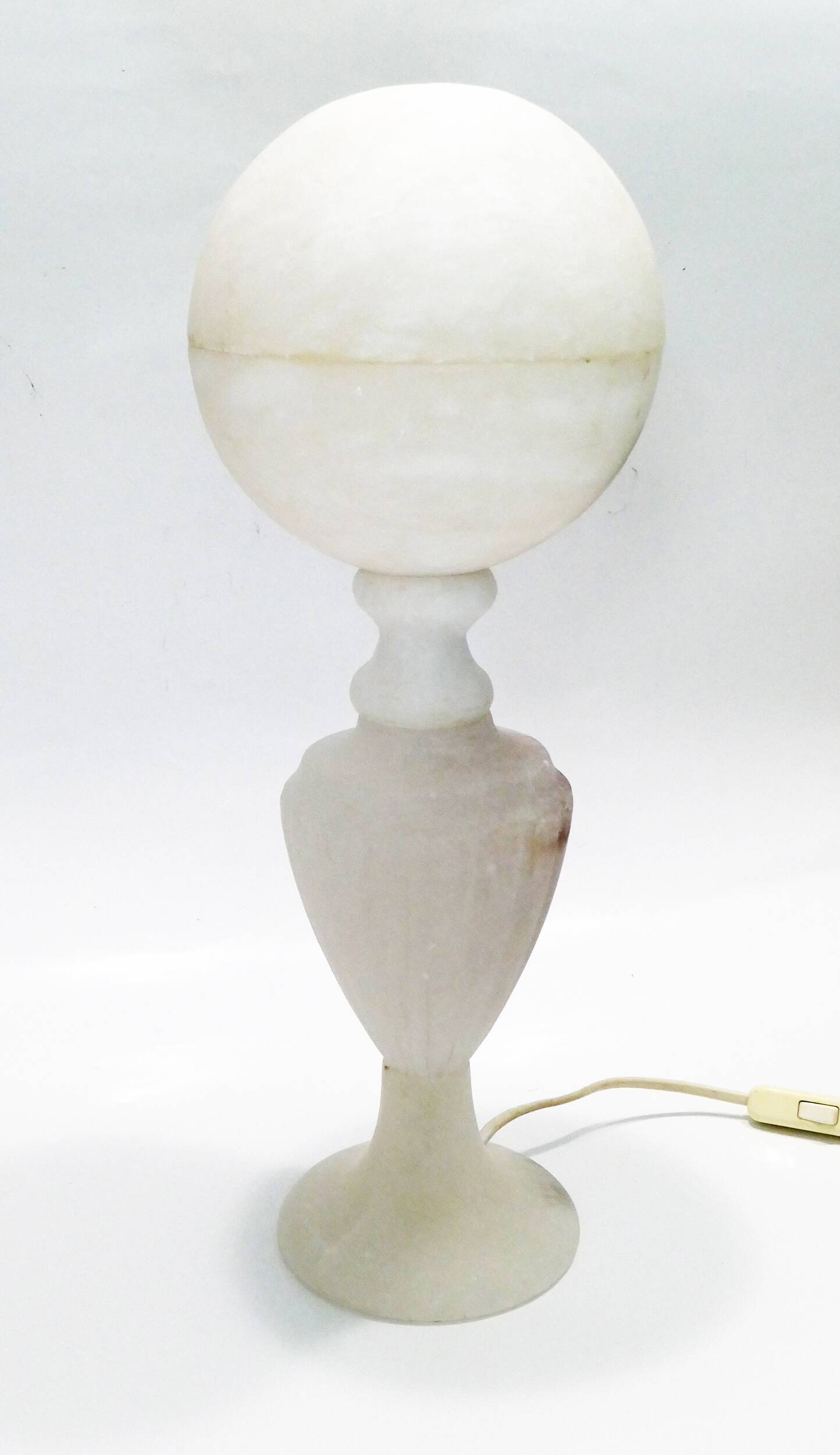 lampe à poser en albatre avec globe en albatre Italie 1950-60
