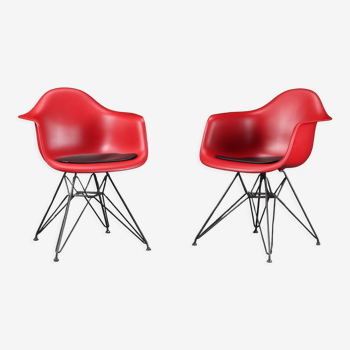 Pair of chairs Vitra by Charles Ray Eames model DAR