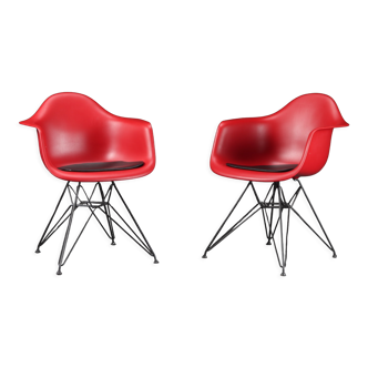 Pair of chairs Vitra by Charles Ray Eames model DAR