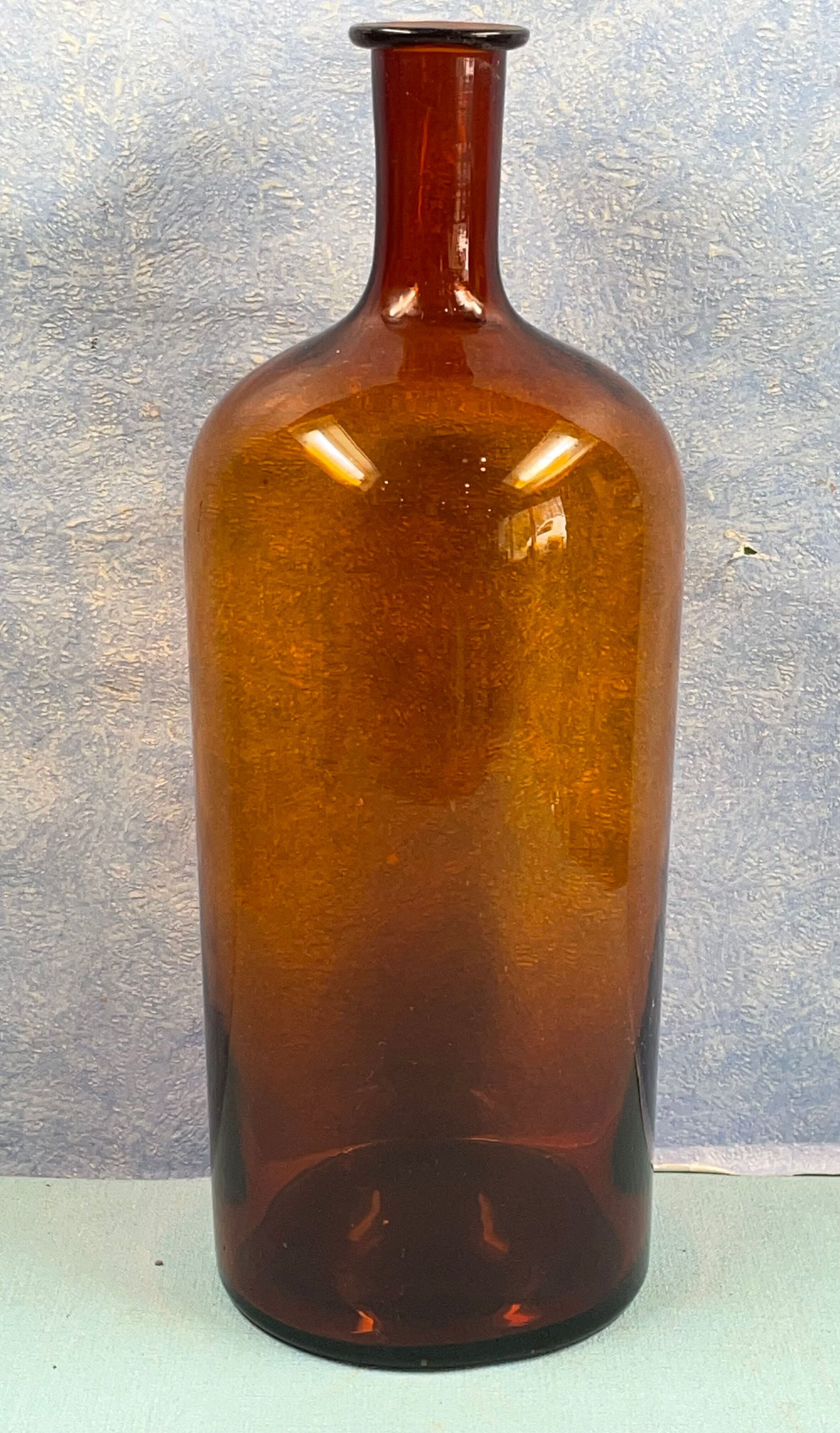 Pharmacy bottle in tinted glass