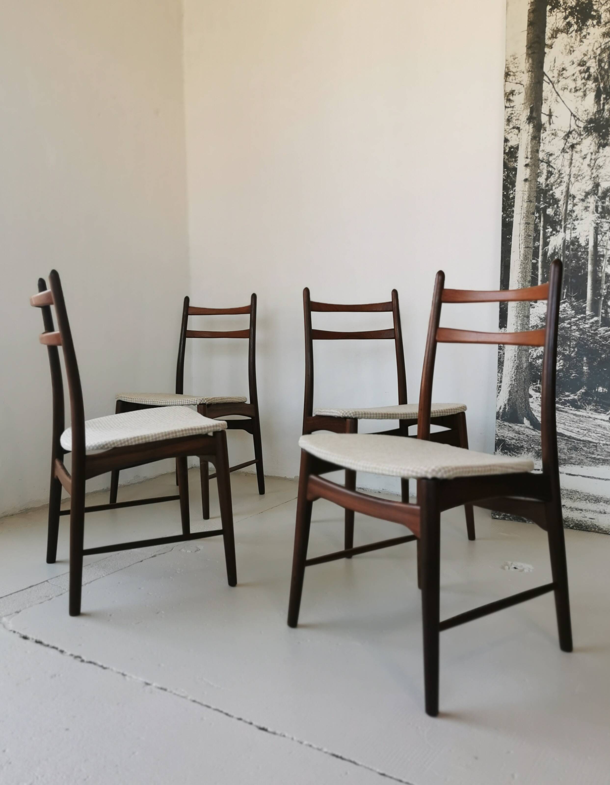 Set of 4 Scandinavian chairs no