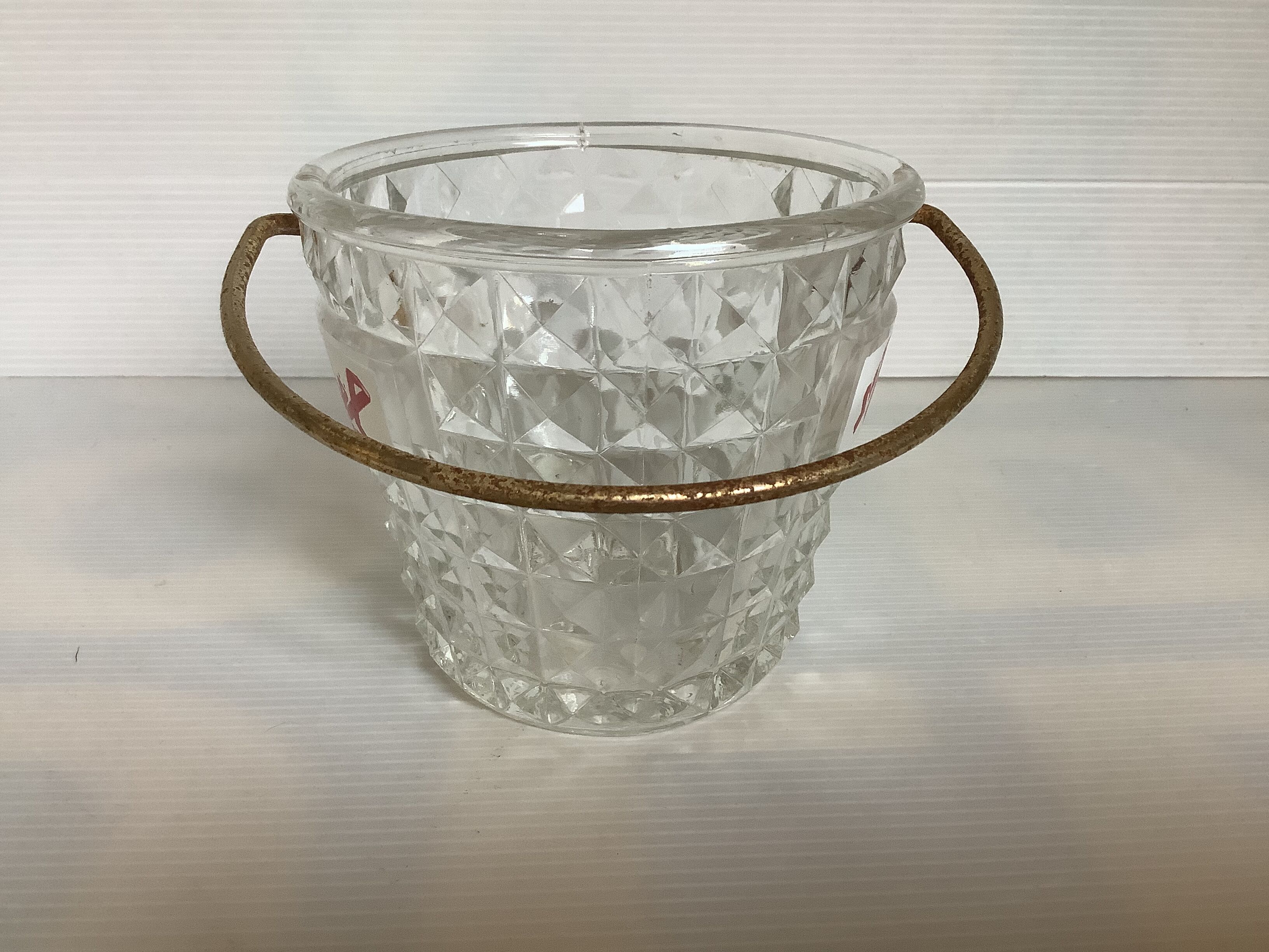 Ancient ice bucket Saint Raphael Cinchona