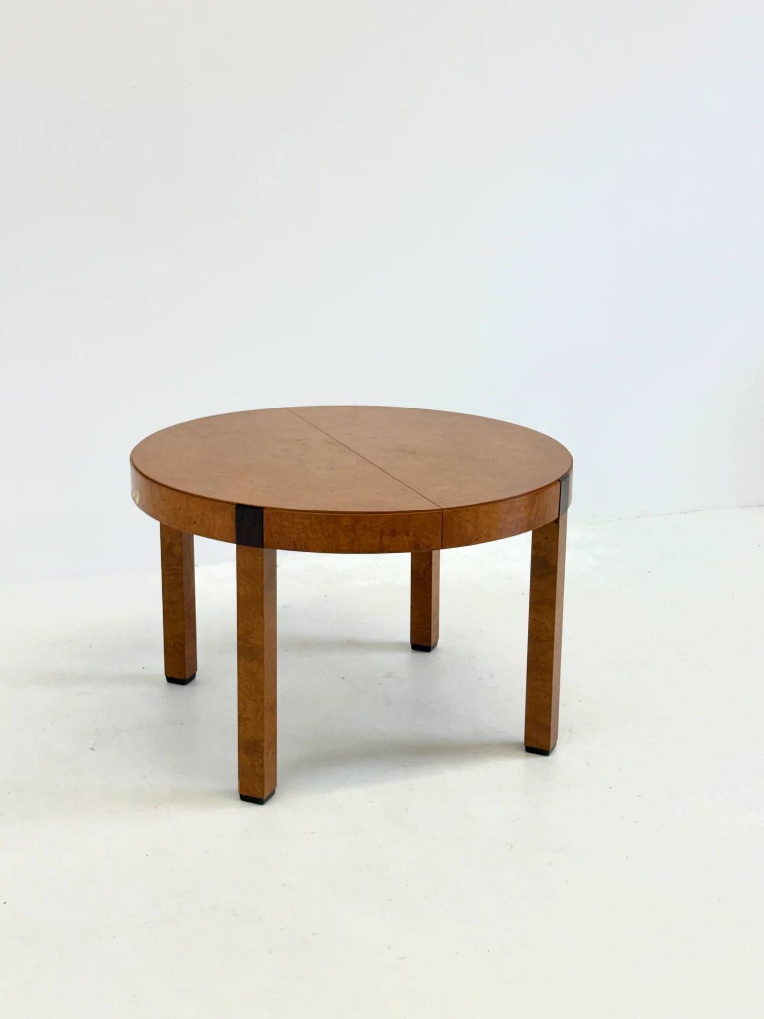 Table à manger ronde en bois de noyer vintage par Grange
