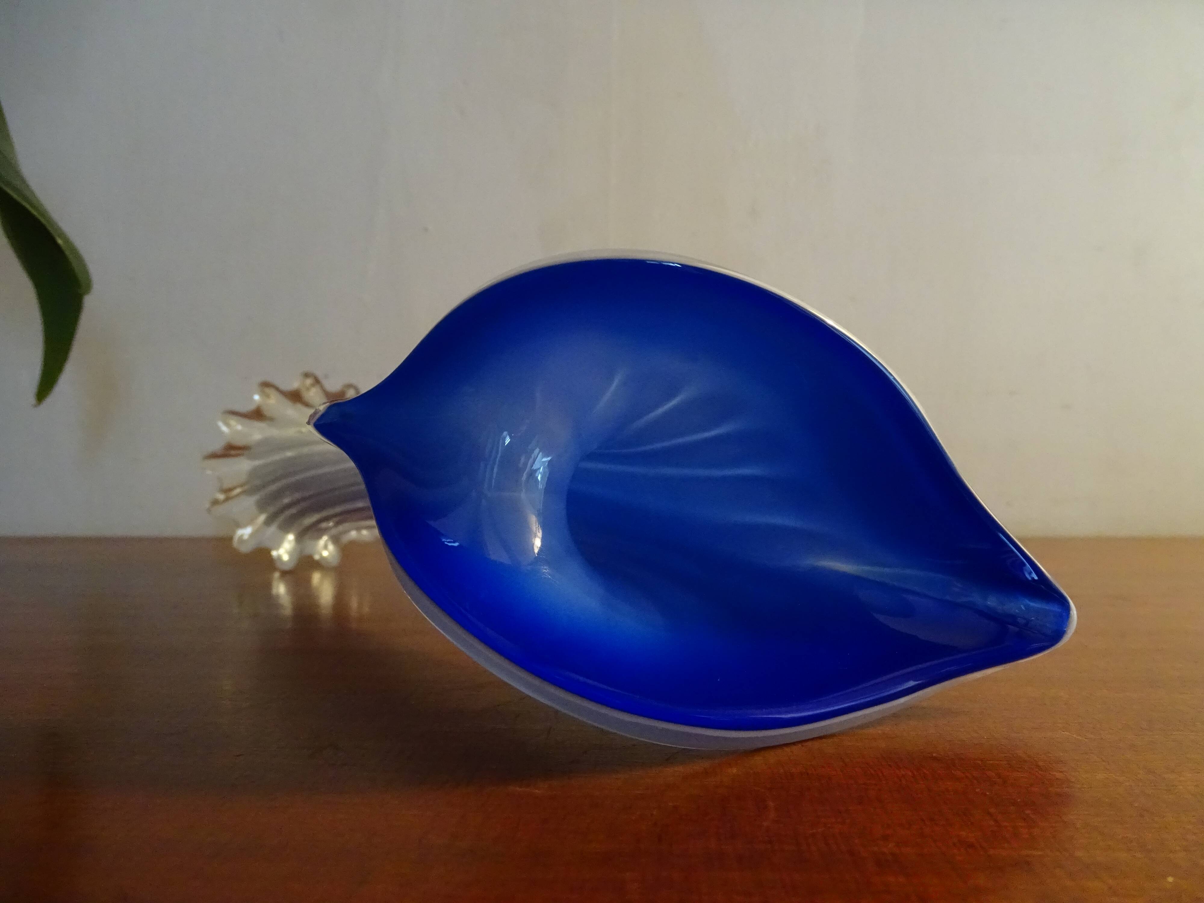 Murano glass vase twisted flower neck