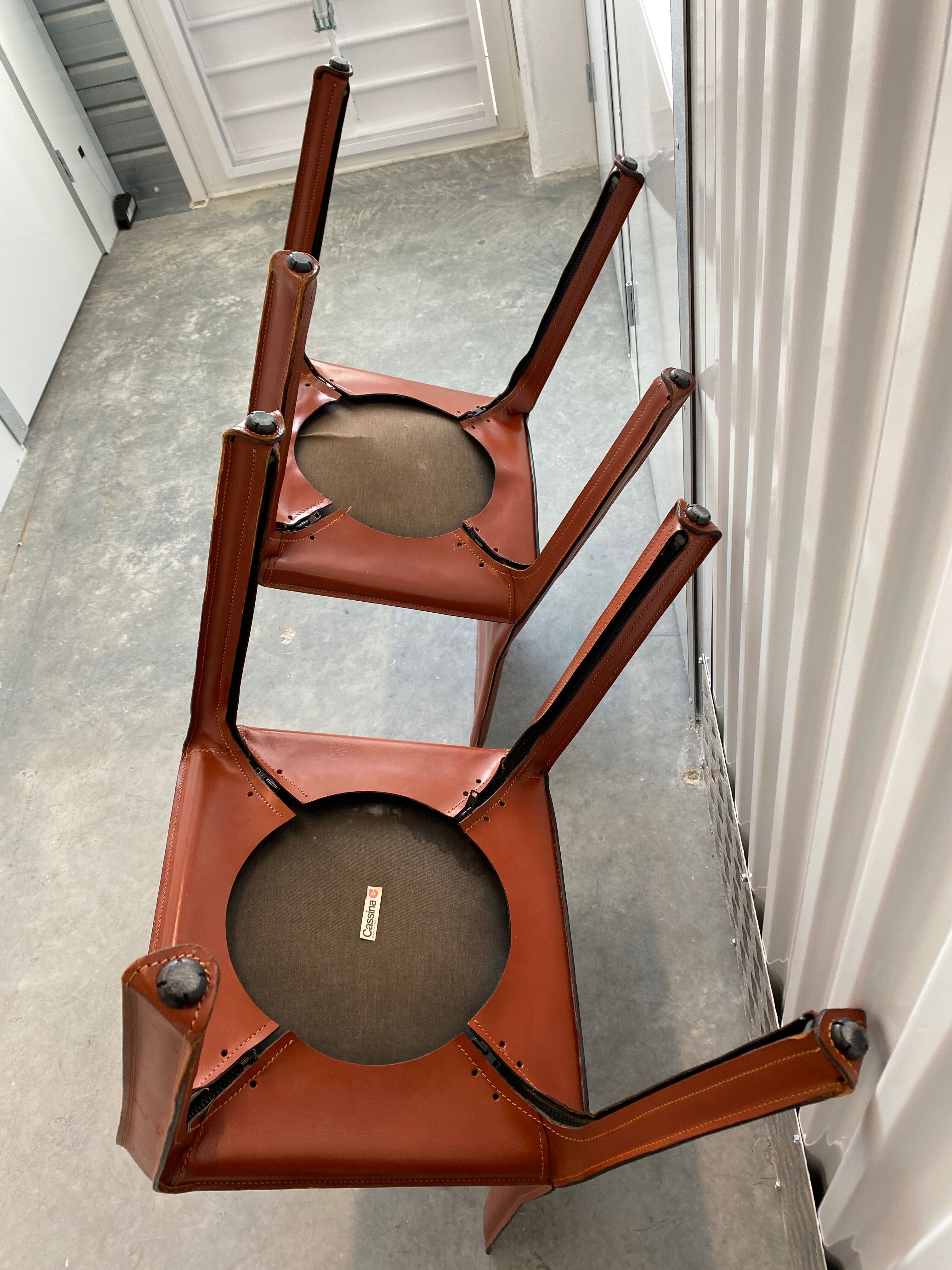 2 chairs model 412 Mario Bellini