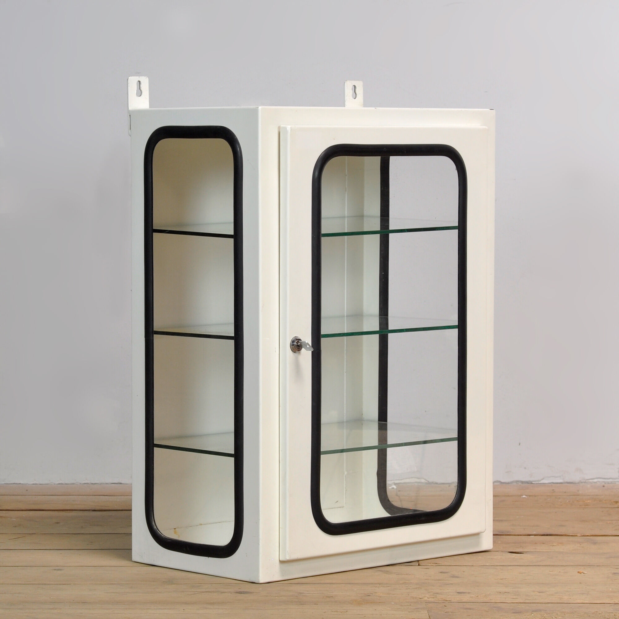 Cabinet médical vintage, années 1970