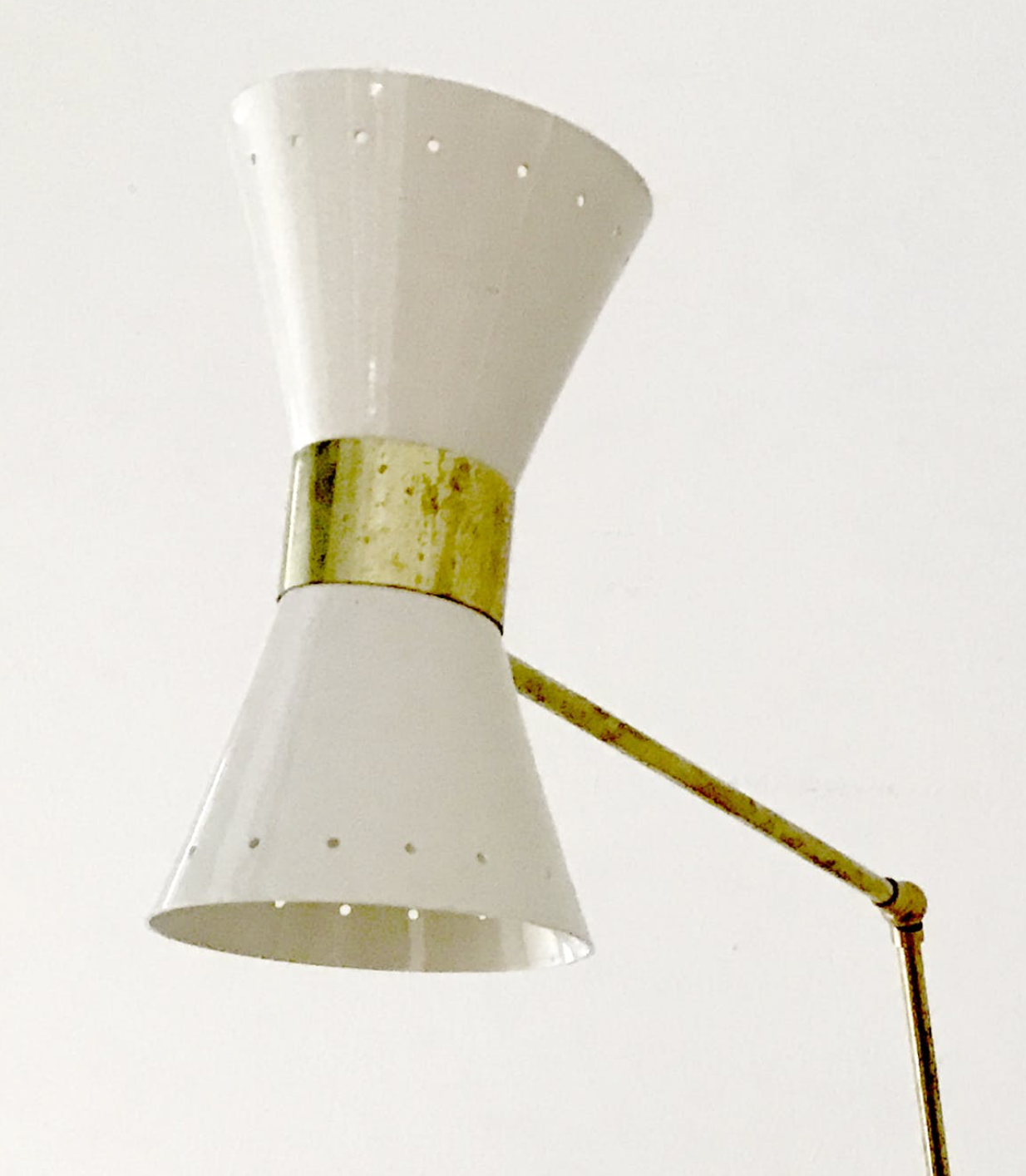 Wall mounted articulated 2-arm brass