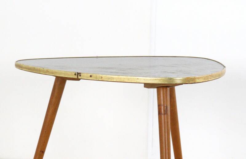 Table d'appoint triangulaire design moderne des années 60