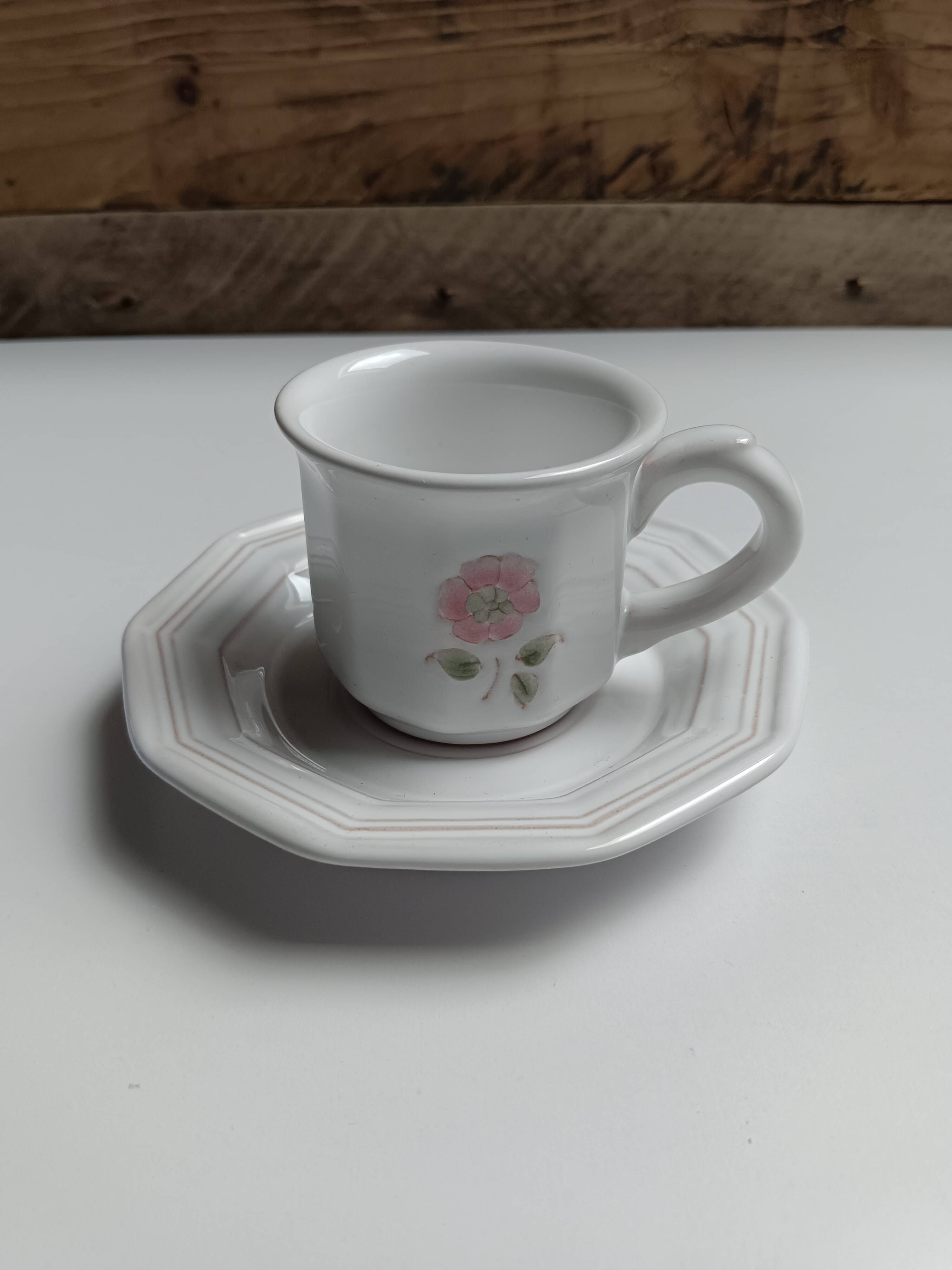 6 tasses Niderviller blanches et roses à décor de fleurs