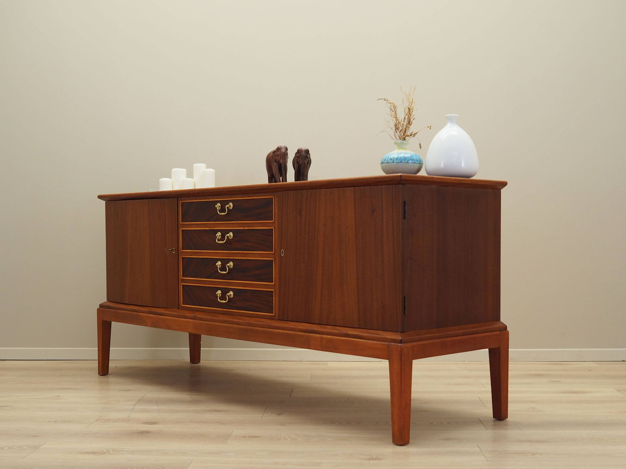 Enfilade en acajou, design danois, années 1970, production : Danemark