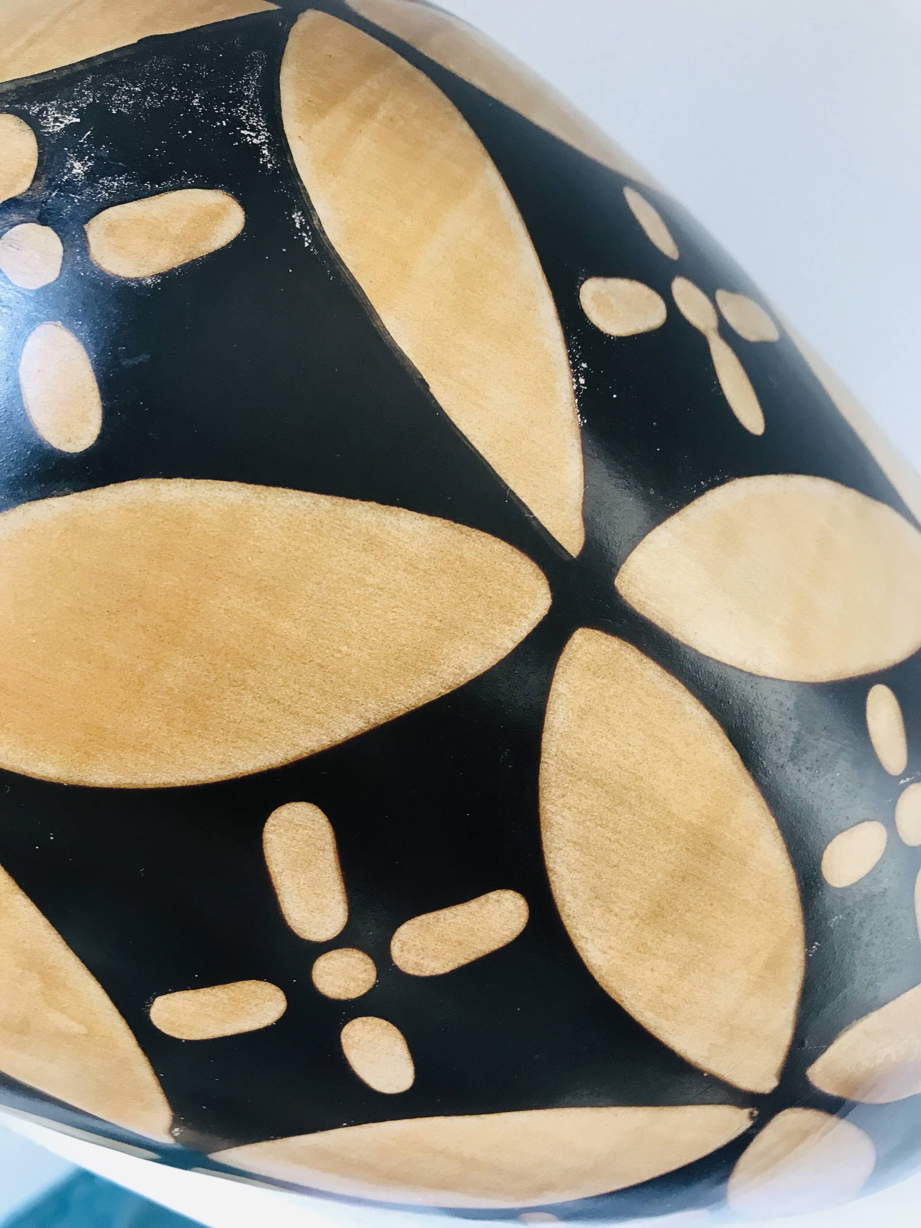 Peruvian craft terracotta vase