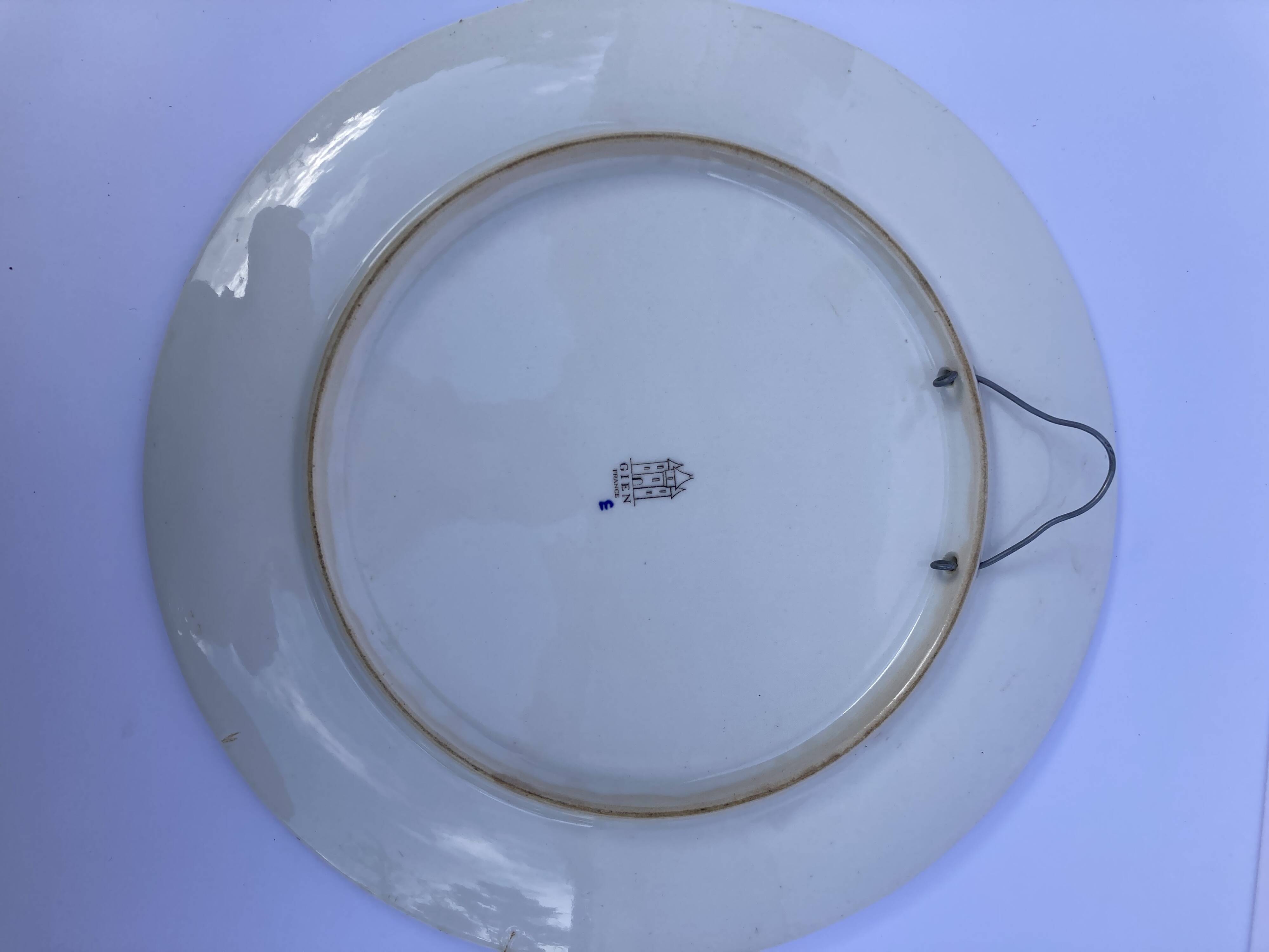 Decorative plate in Gien earthenware in Italian Renaissance style.