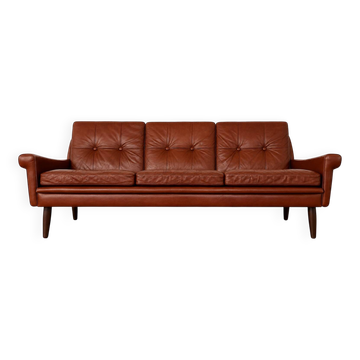 Canapé vintage danois des années 60 en cuir marron châtaigne pour 3 personnes.