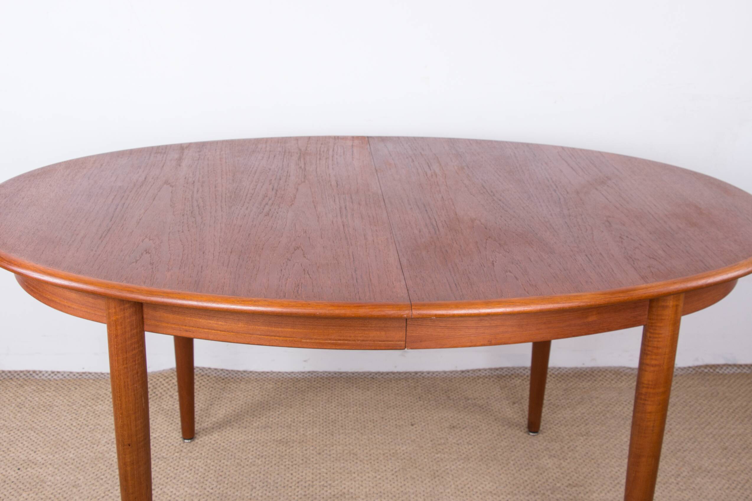 Danish oval teak dining table by Gudme Mobelfabrik 1960.