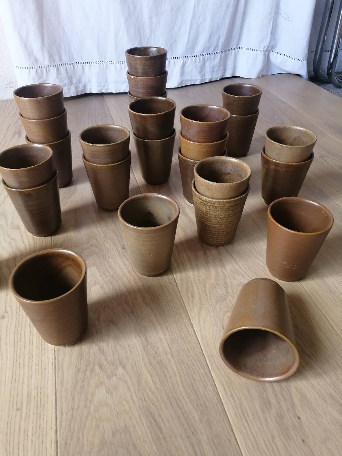 Lot de 27 tasses-timbales vintage en grès Digoin