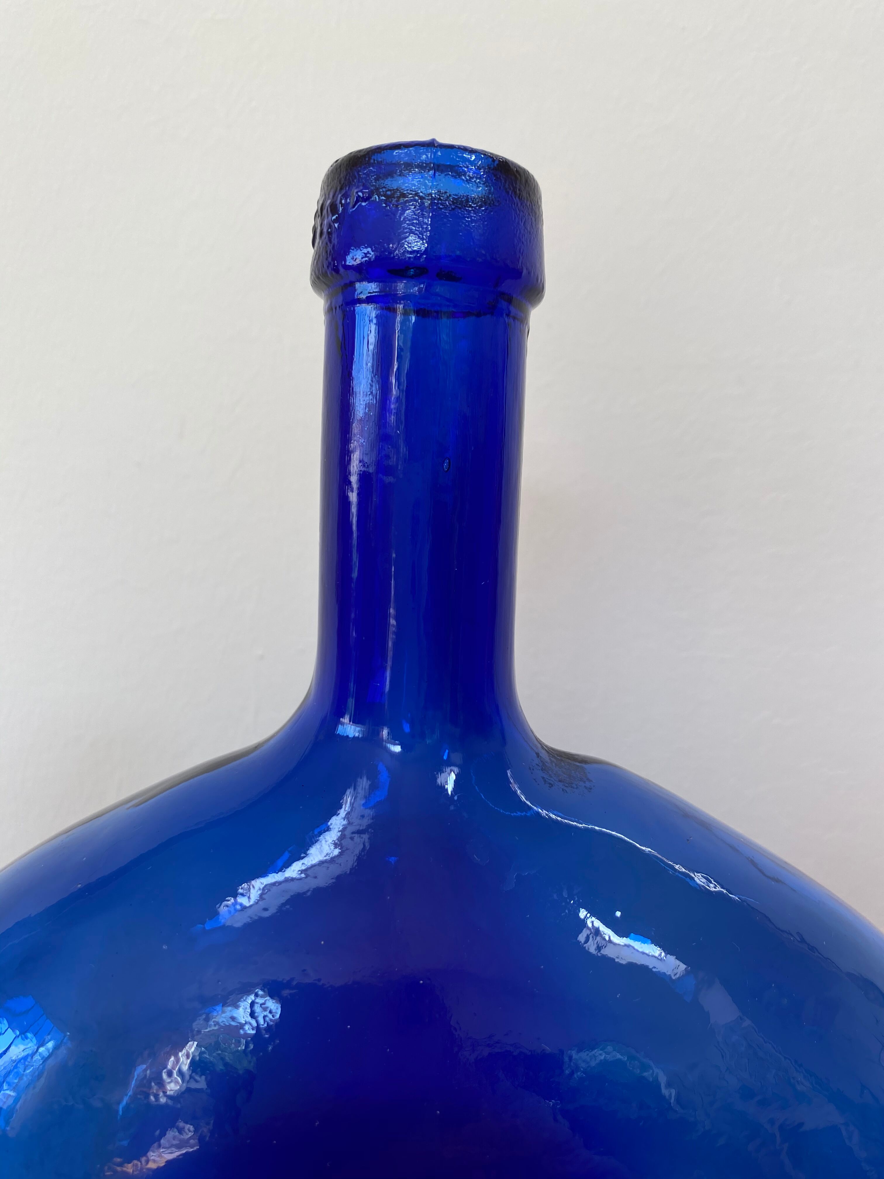 Carafe / vase / lady-jeanne in cobalt blue glass