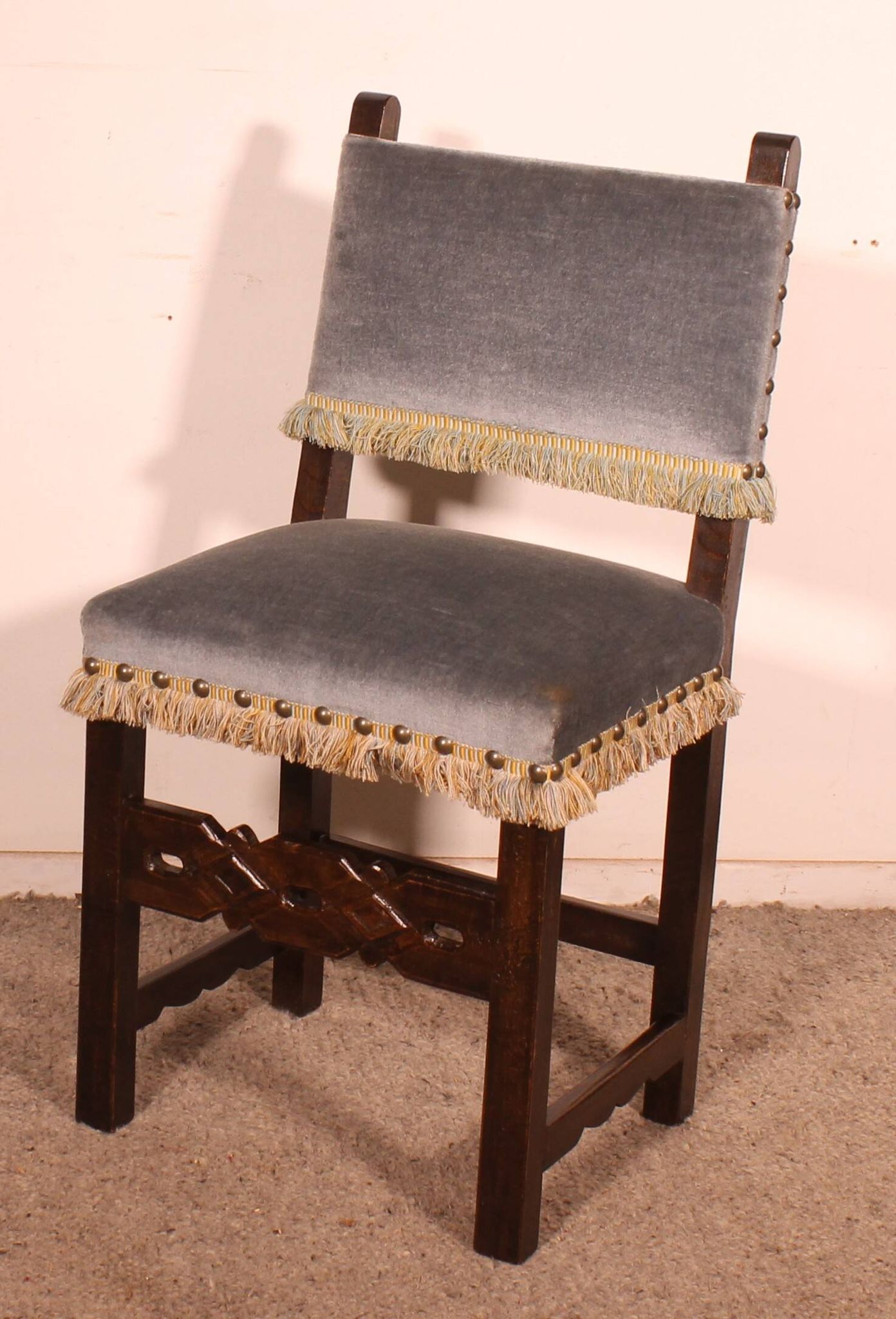 12 chaises espagnoles en hêtre