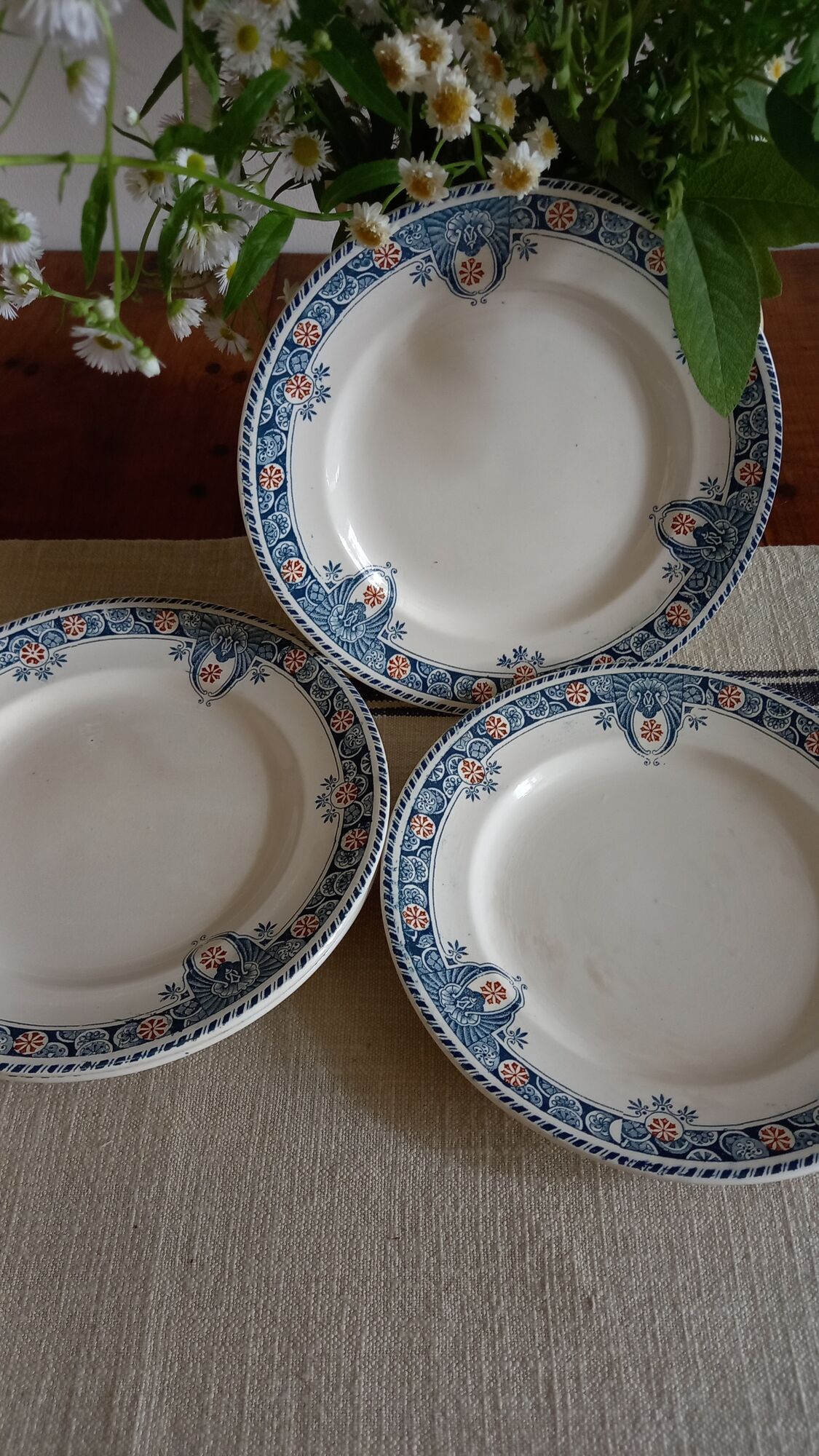 4 assiettes anciennes terre de fer longwy modèle « londres »