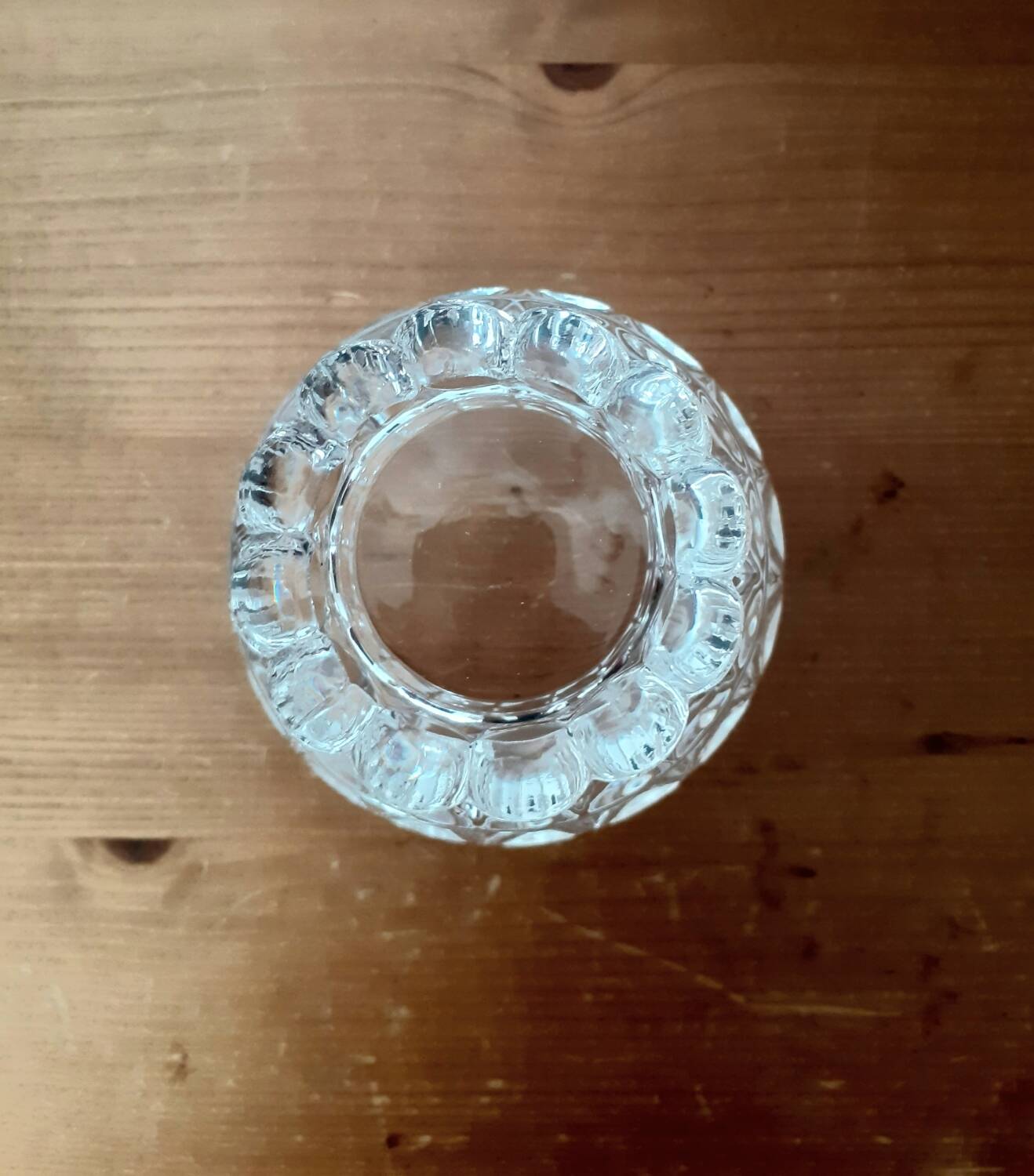 Small pot with chiseled crystal lid