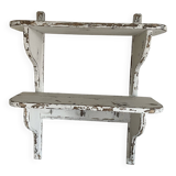 Country chic kitchen shelf