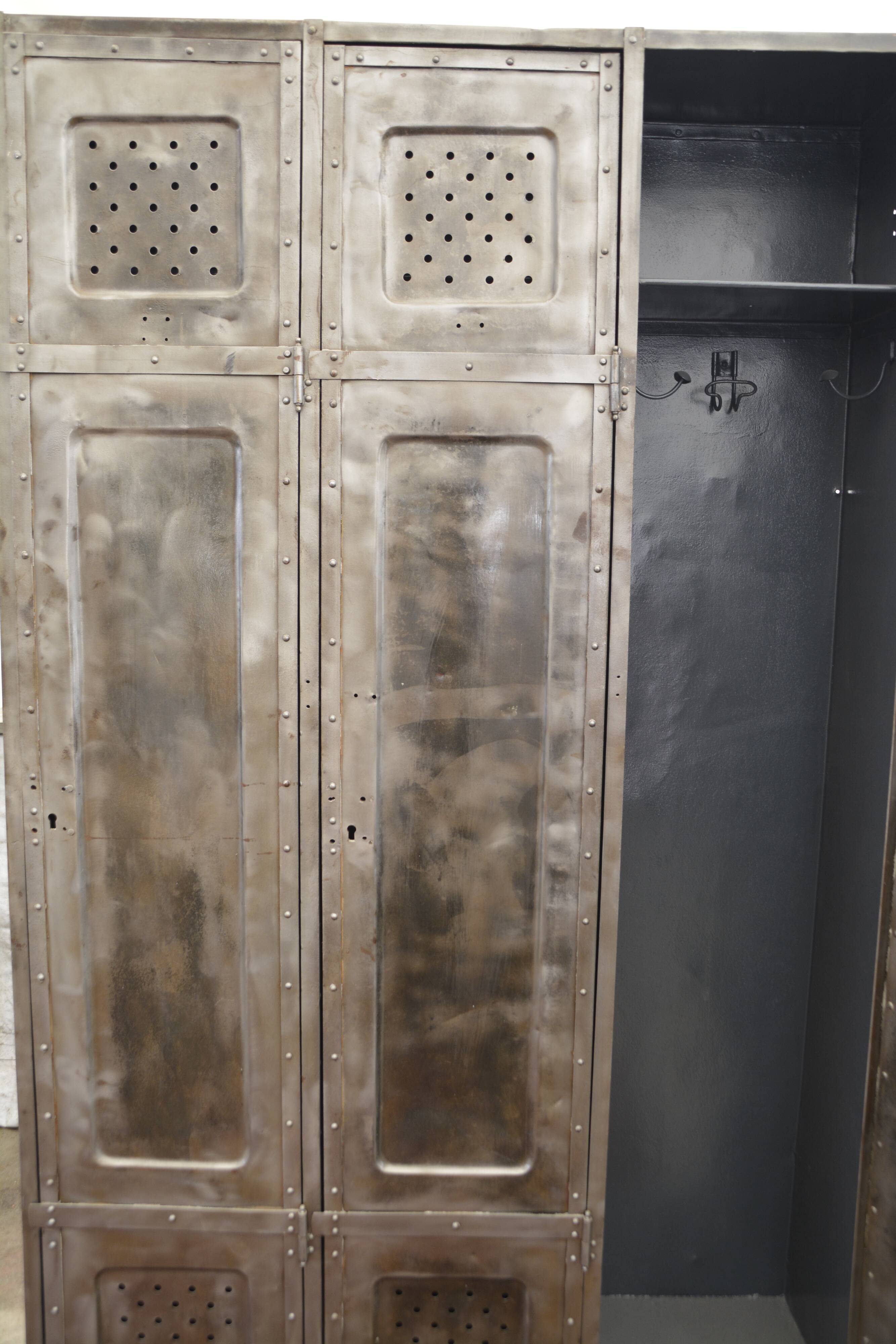 Industrial cloakroom