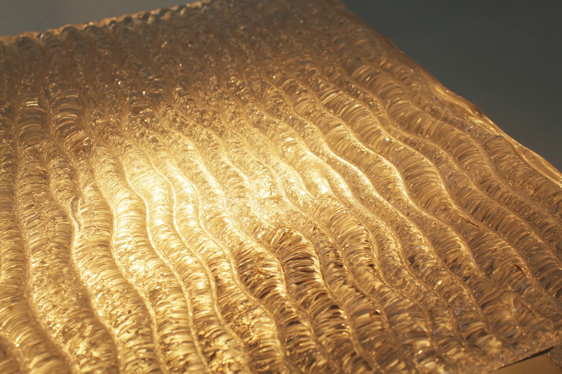 Paire XL de lampes murales vintage des années 70 en 'verre à glace' par Kaiser Leuchten