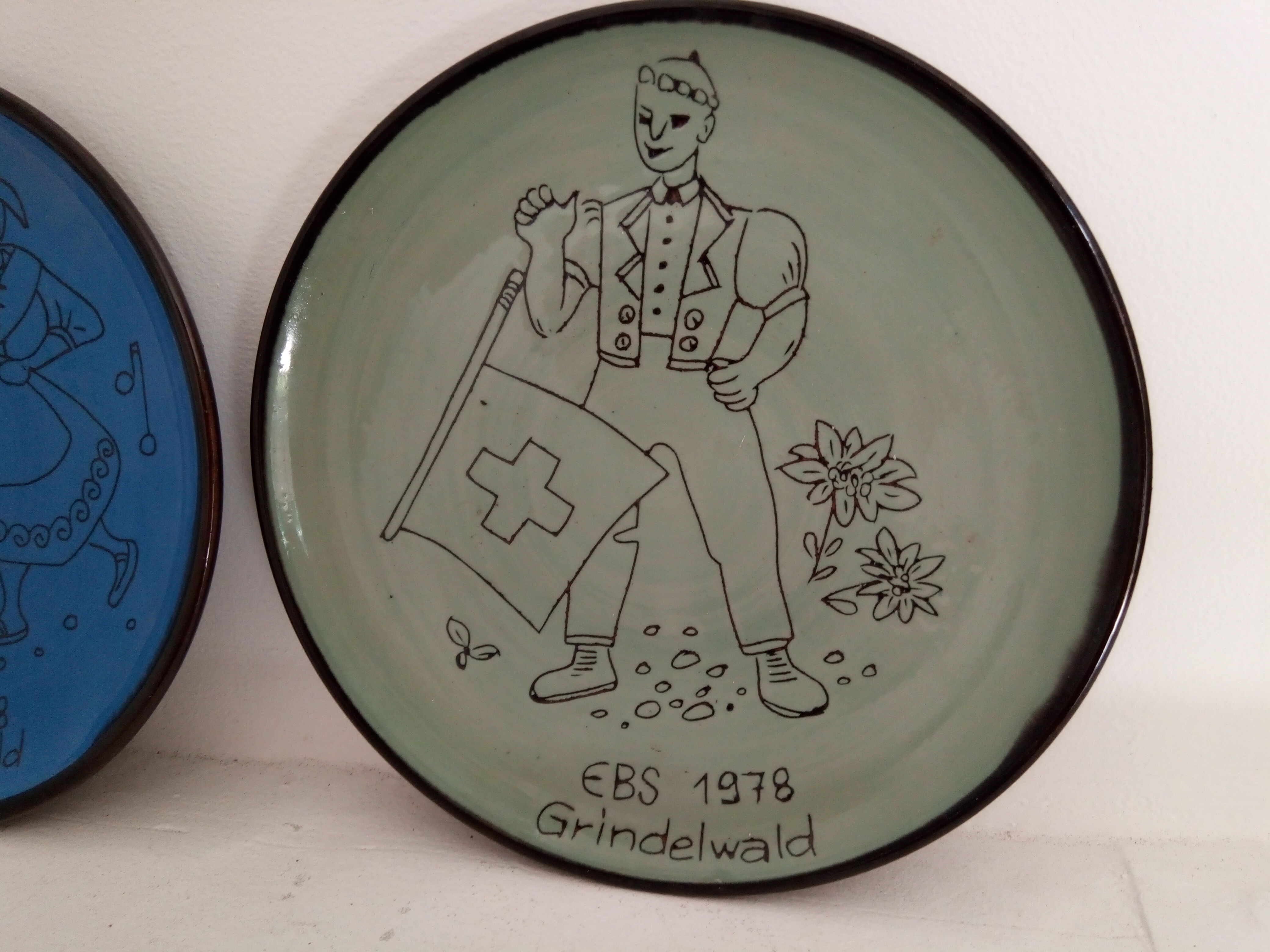 A pair of Thun earthenware plates by Lanz Gwatt.