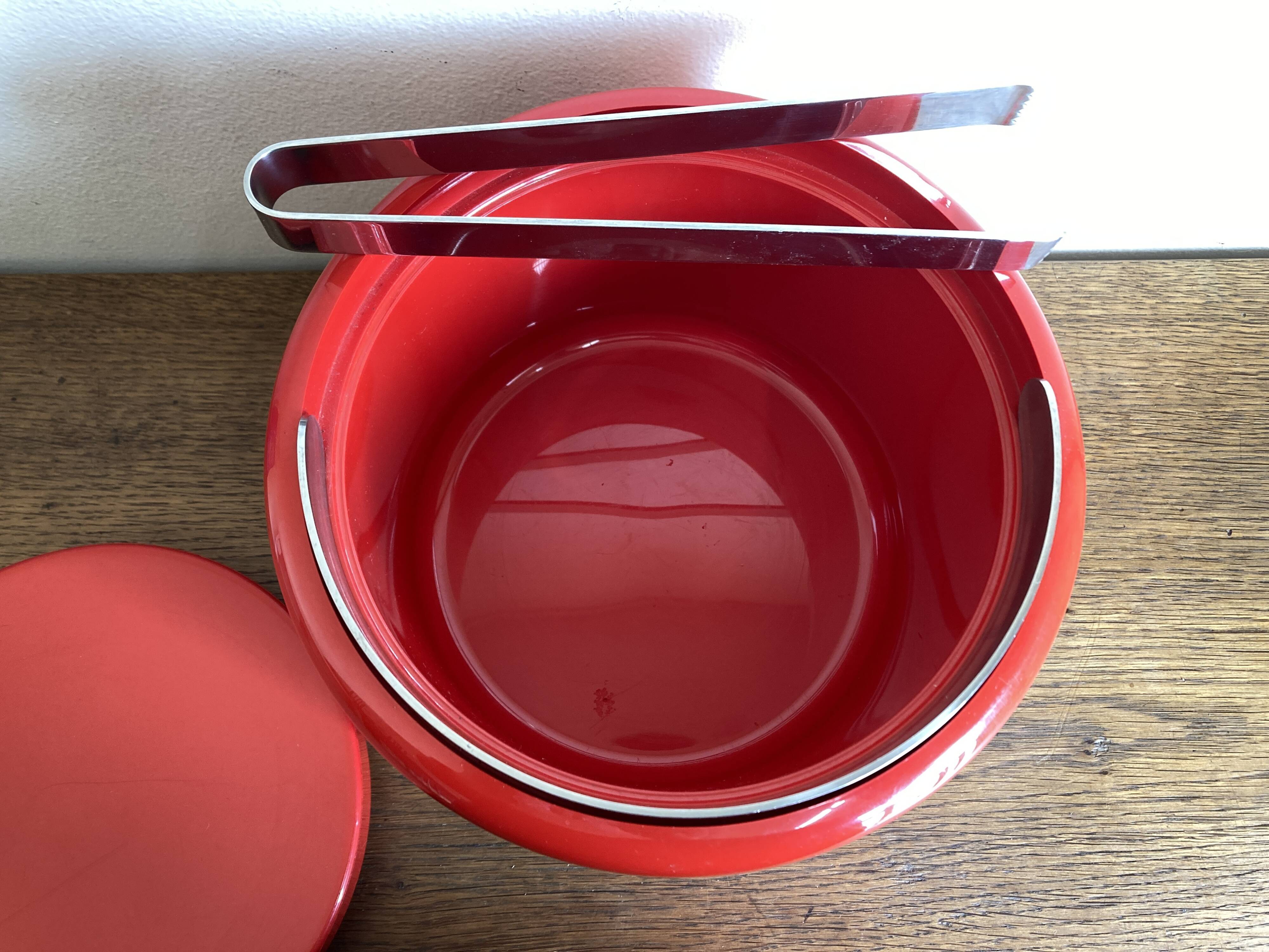 Stelton Denmark ice bucket in red ABS, Space Age pop 1960.