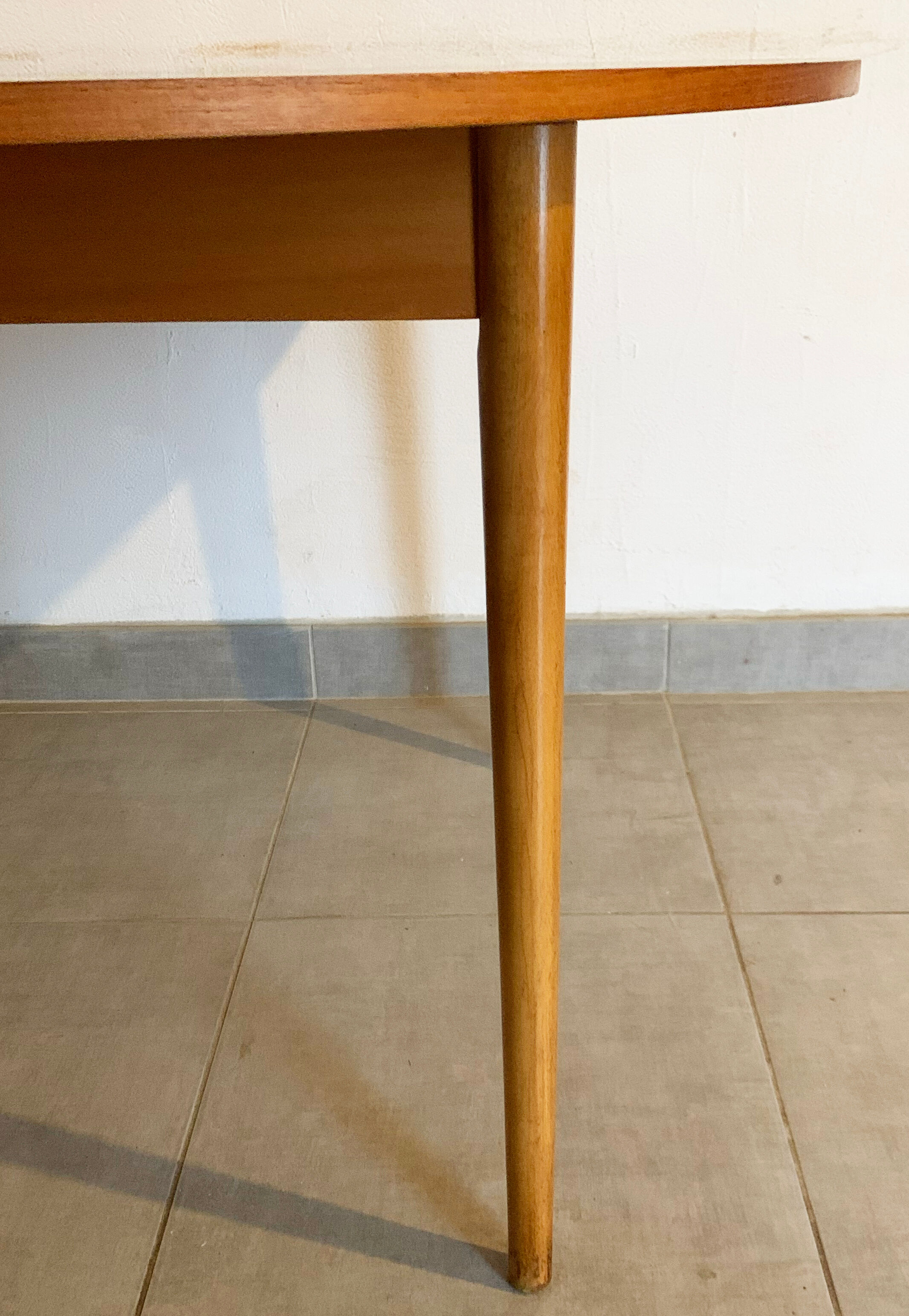 Table de repas scandinave en palissandre clair des années 60