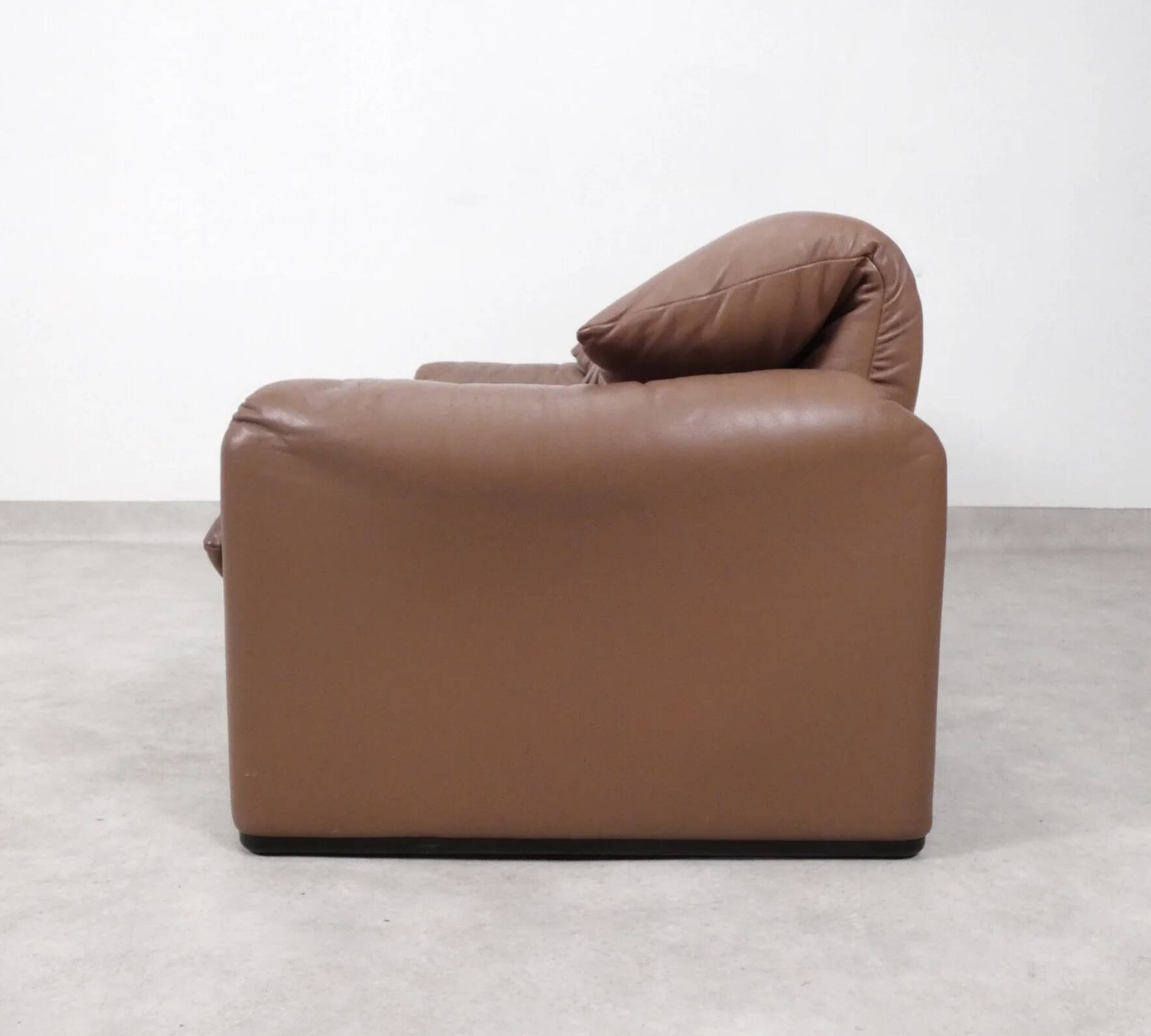 Cassina Maralunga 2 seater in mocca colored leather