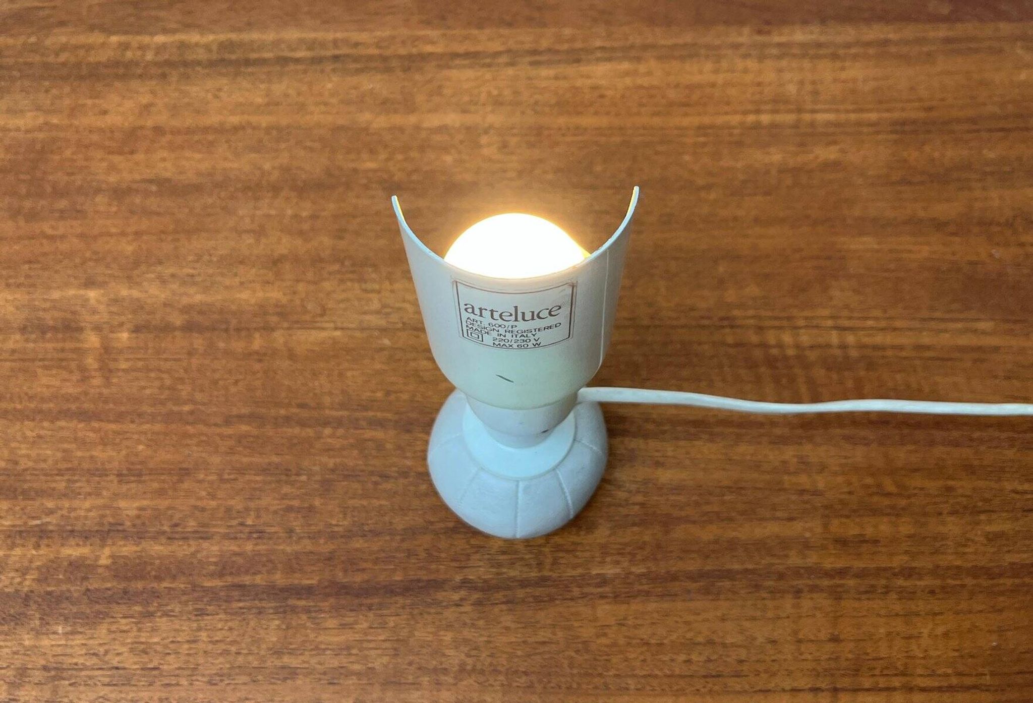 Italian table lamp model 600/P from the mid-century space by Gino Sarfatti for Arteluce, 1960s.