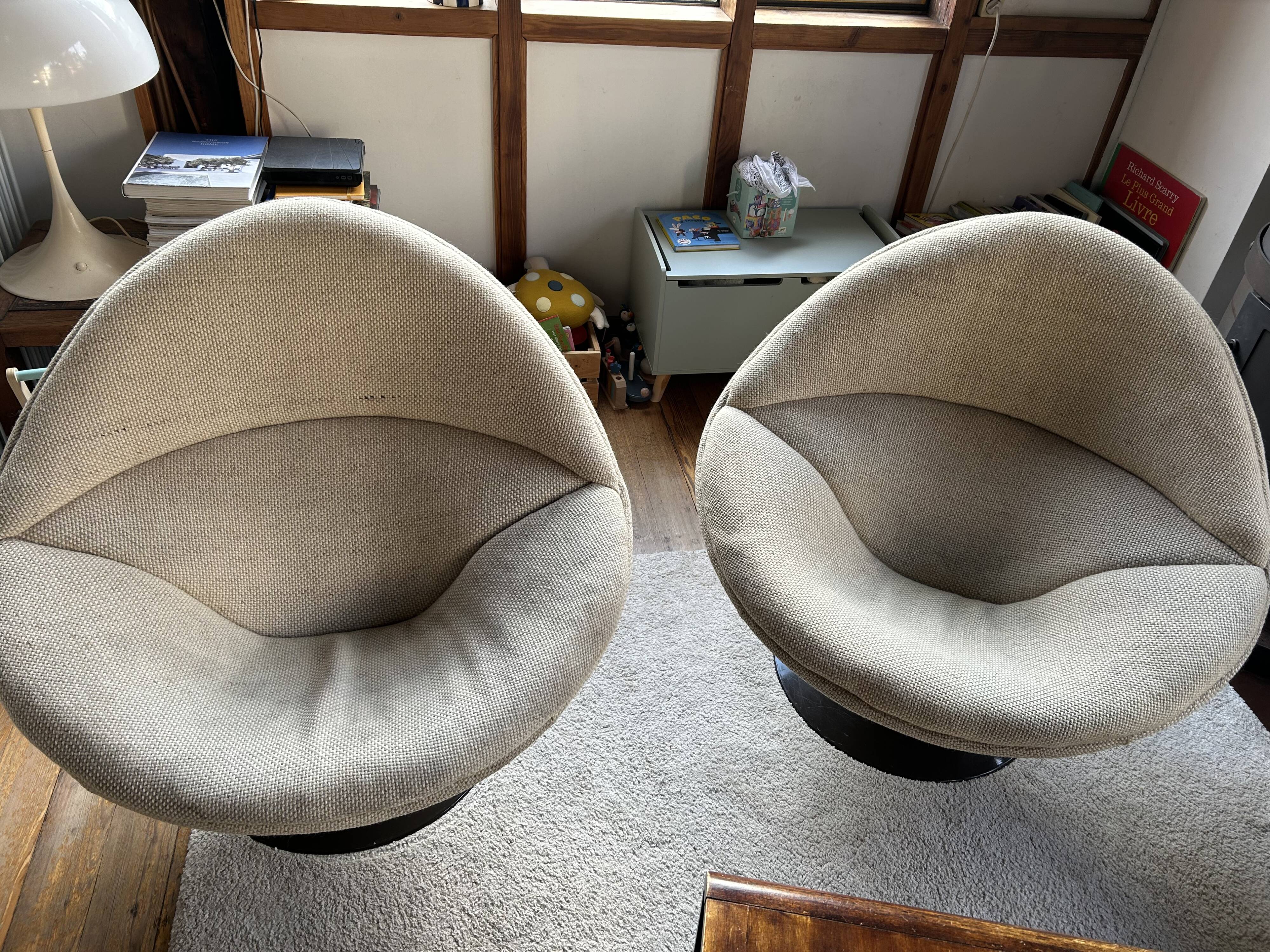 Pierre Paulin F422 Artifort Swivel Globe Armchairs