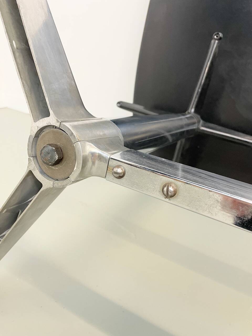 Giancarlo Piretti conference table