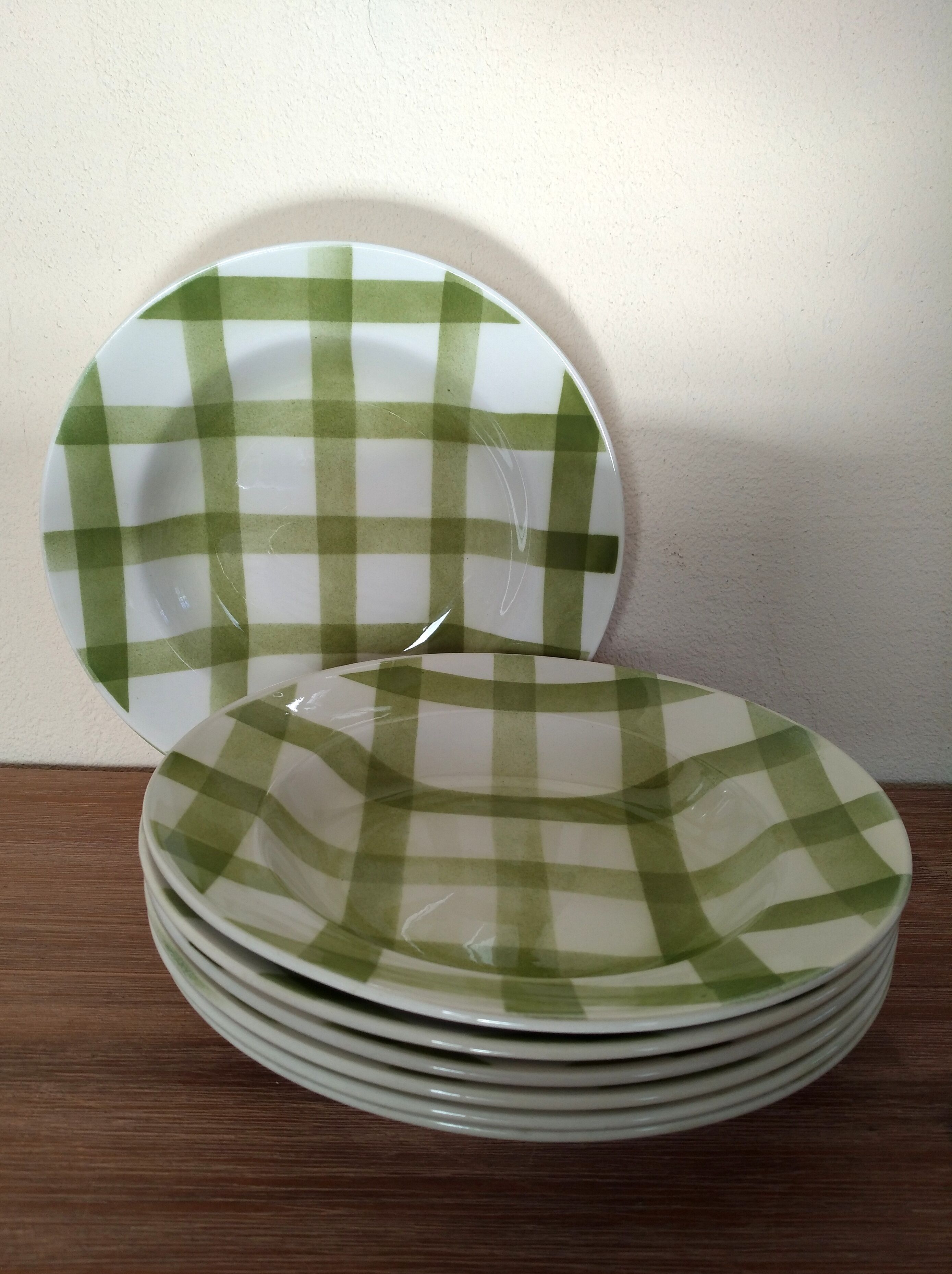 All 7 dinner plates and 7 hollow mill of wolves