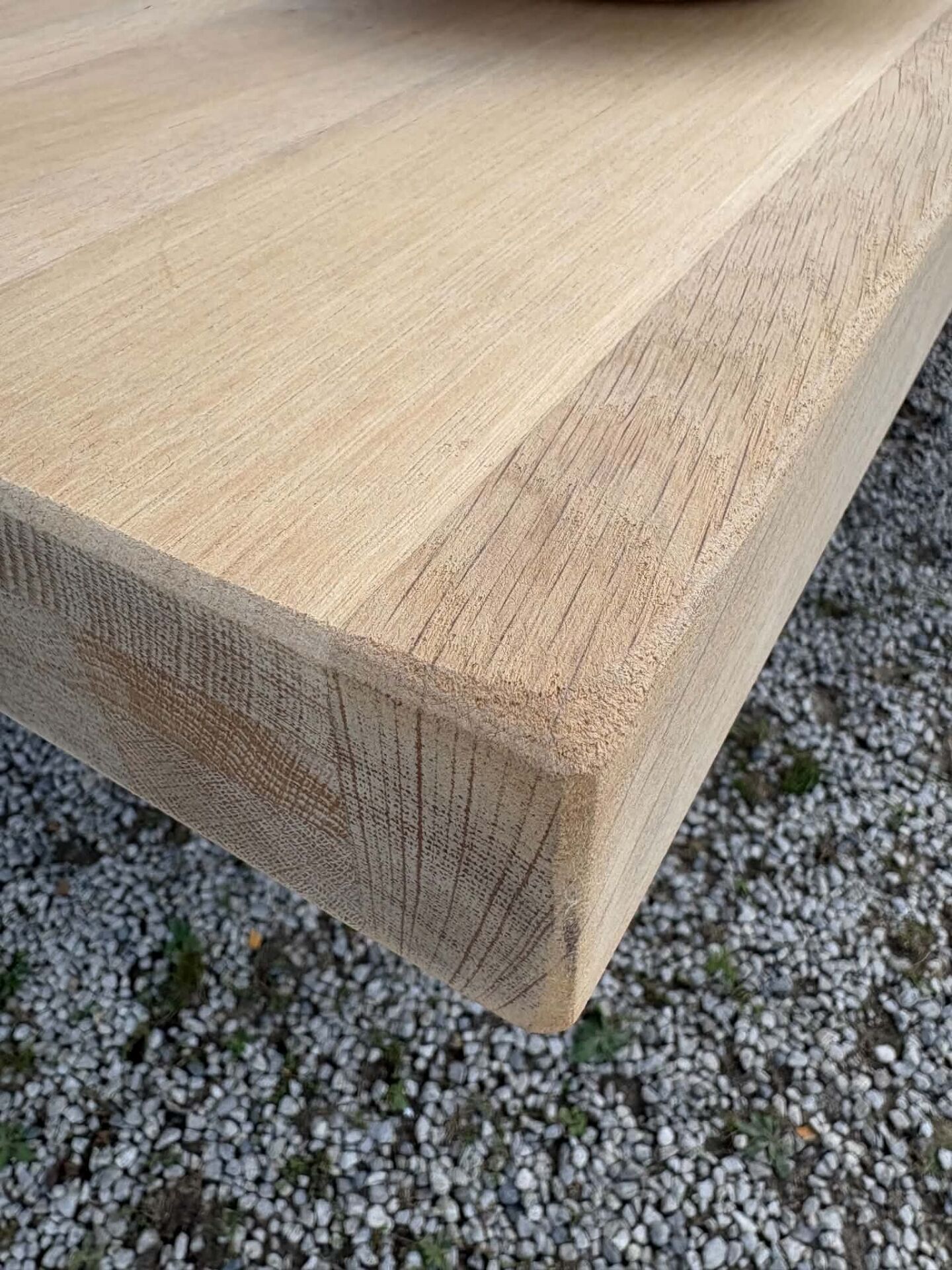 Grande table en bois brut ( 12 personnes )