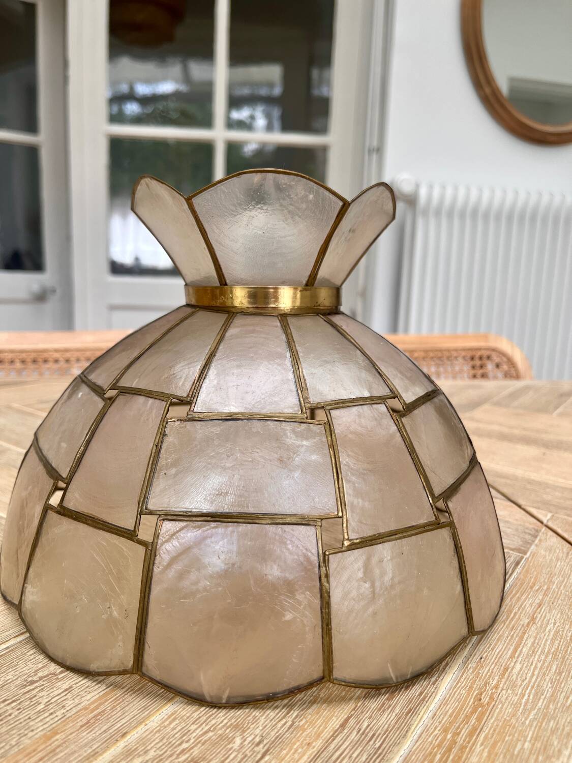 Mother-of-pearl pendant "Illusion"