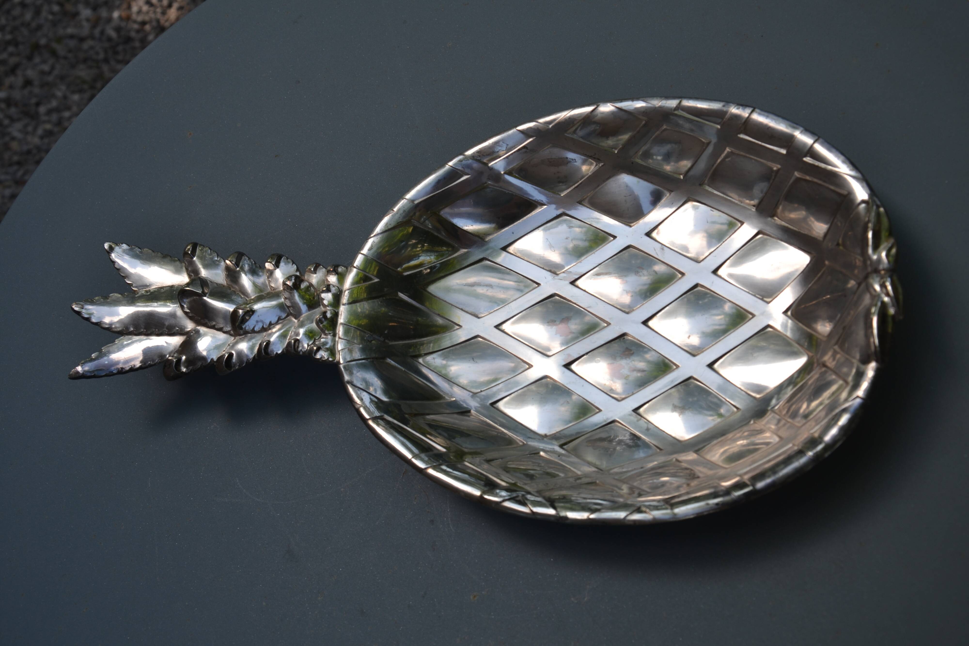 Silver-plated pineapple pocket emptier